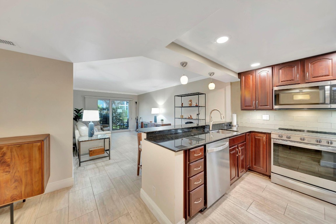 3000 NE 5th Ter 109-A