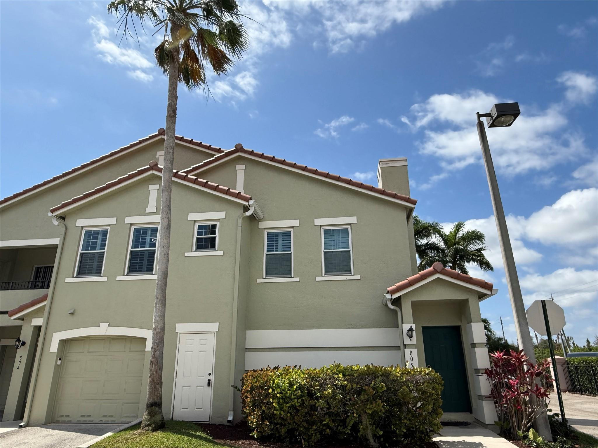 805 Belmont Pl 805