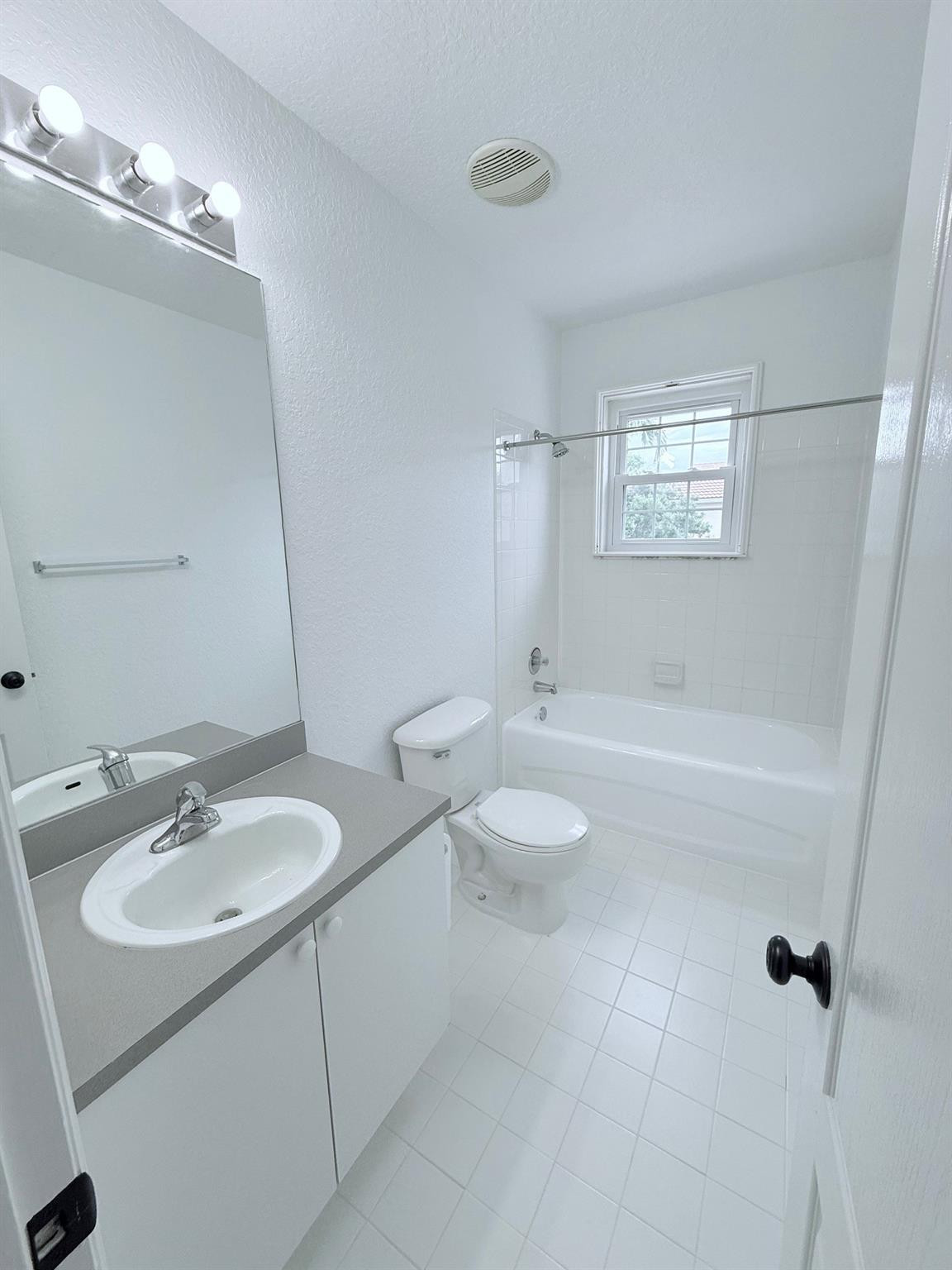 805 Belmont Pl 805