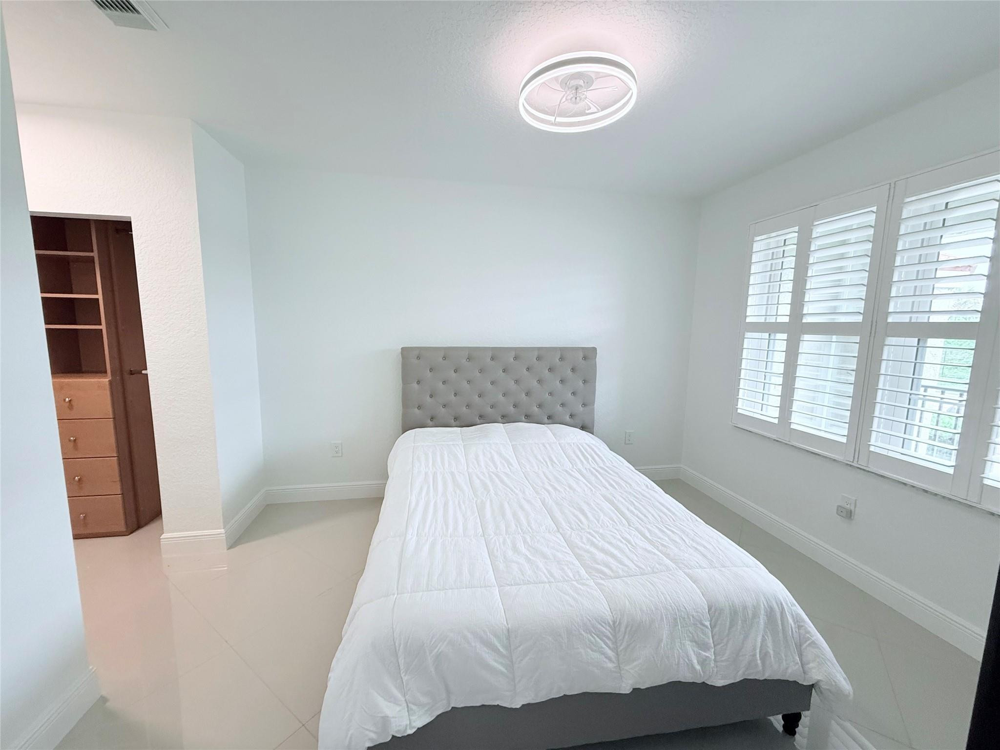 805 Belmont Pl 805