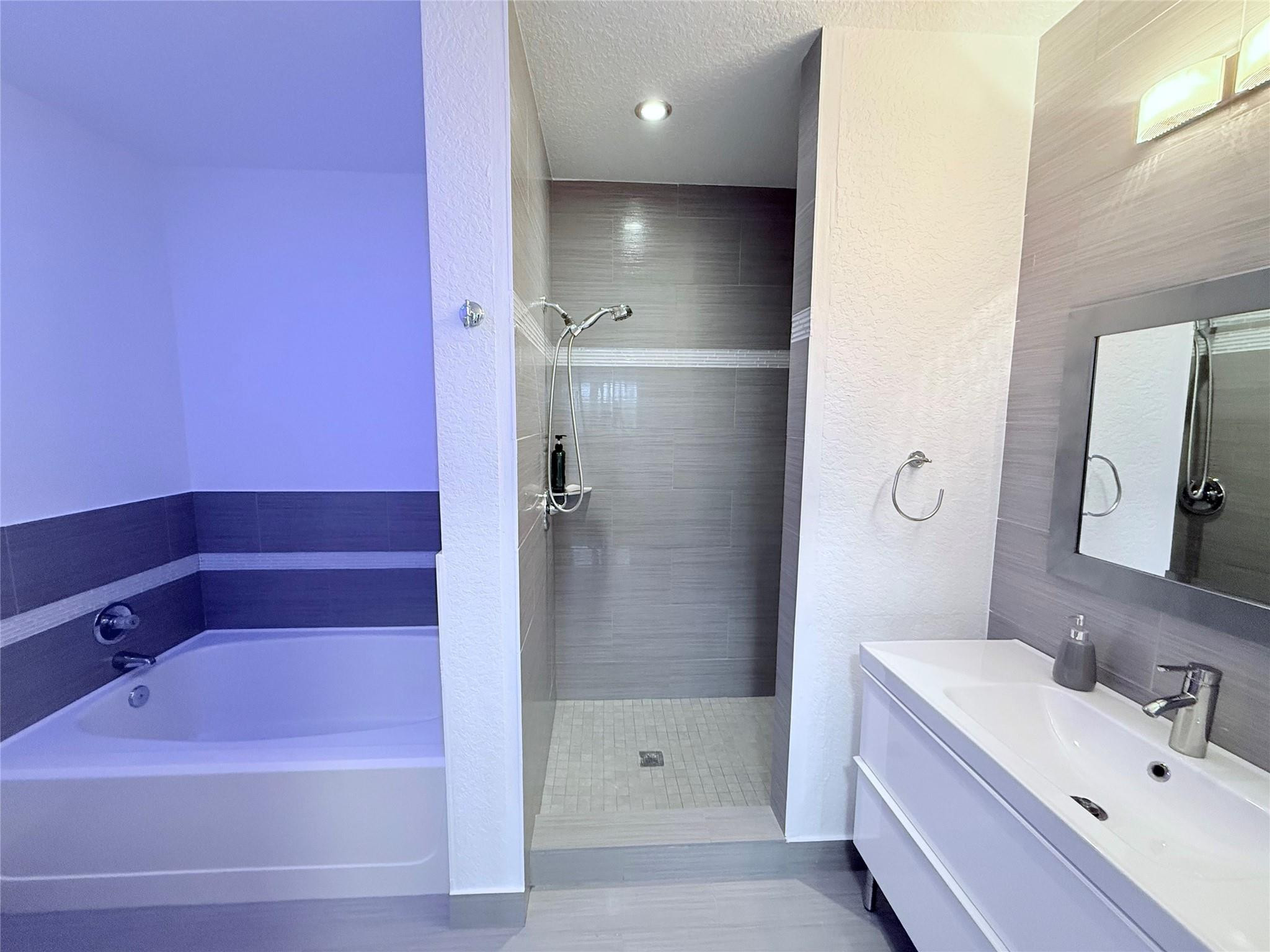 805 Belmont Pl 805