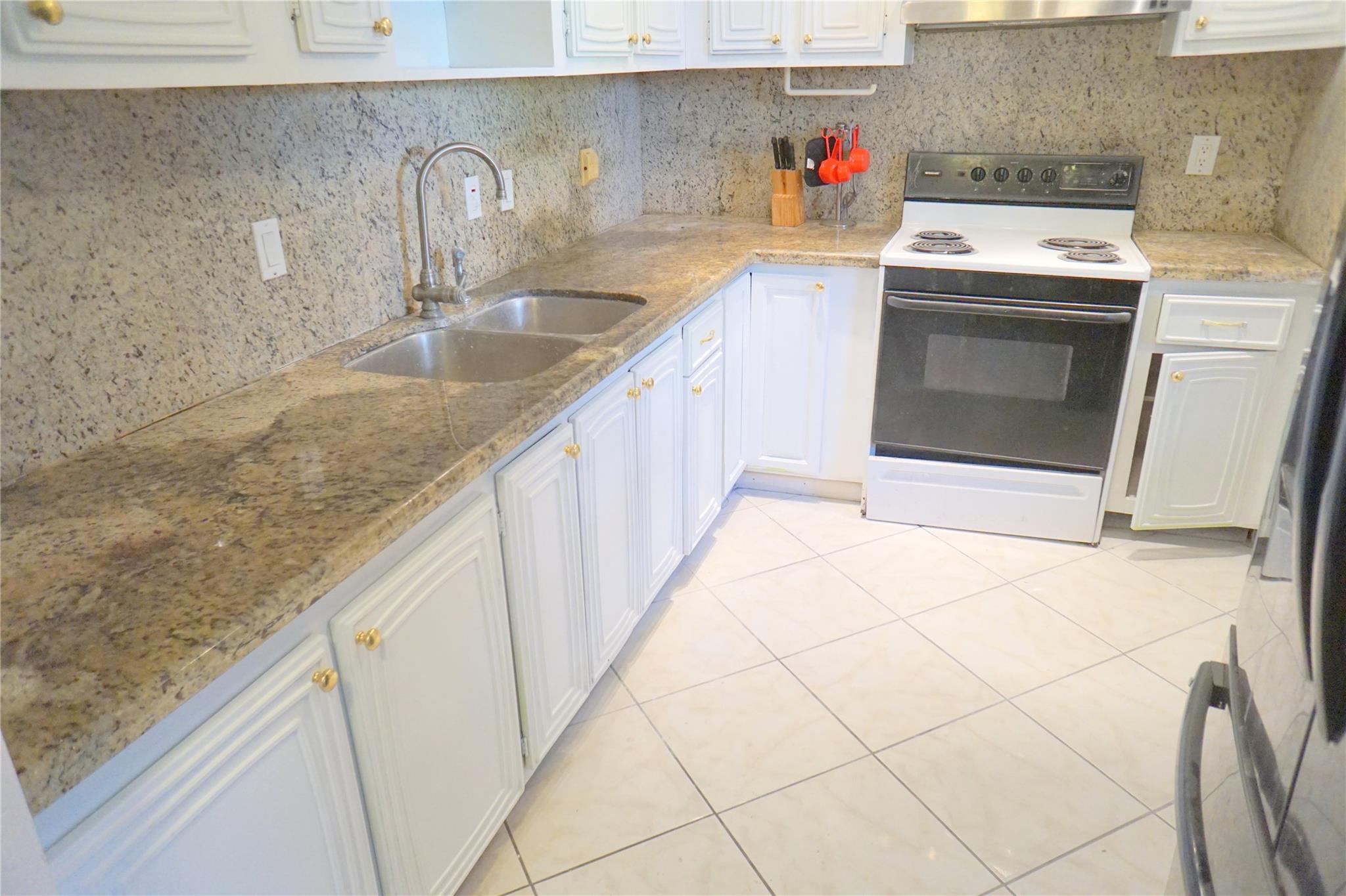 2821 Somerset Dr 203