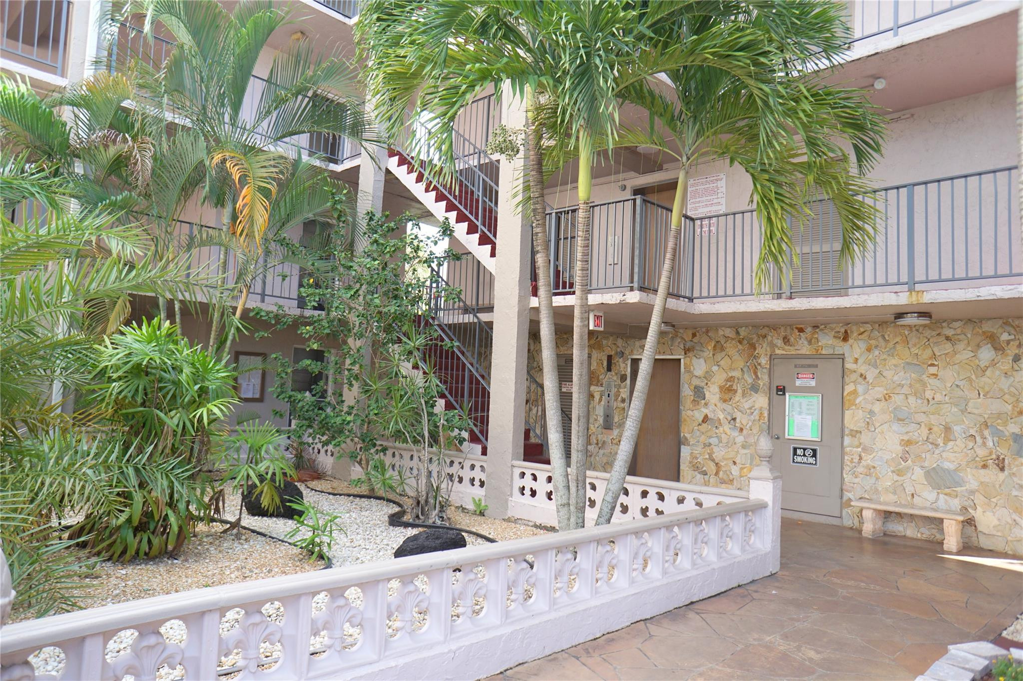 2821 Somerset Dr 203