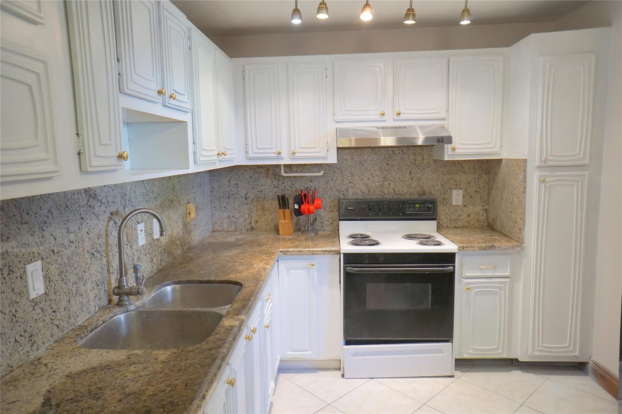 2821 Somerset Dr 203