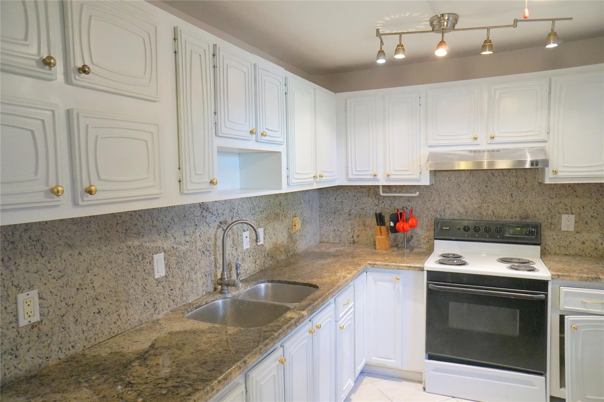 2821 Somerset Dr 203