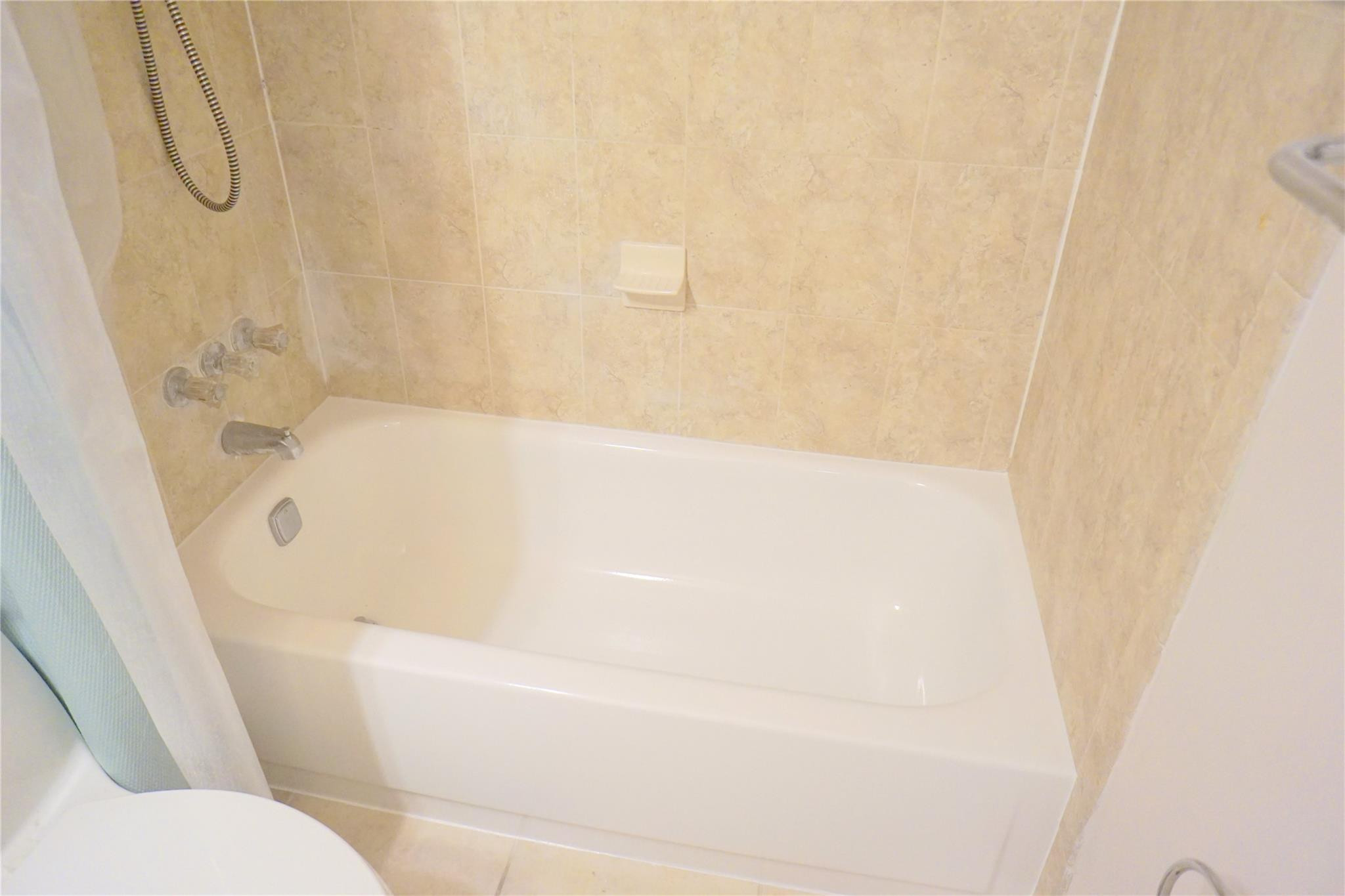 2821 Somerset Dr 203