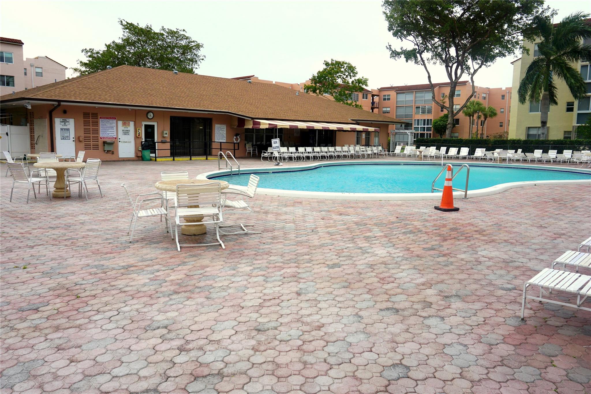 2821 Somerset Dr 203