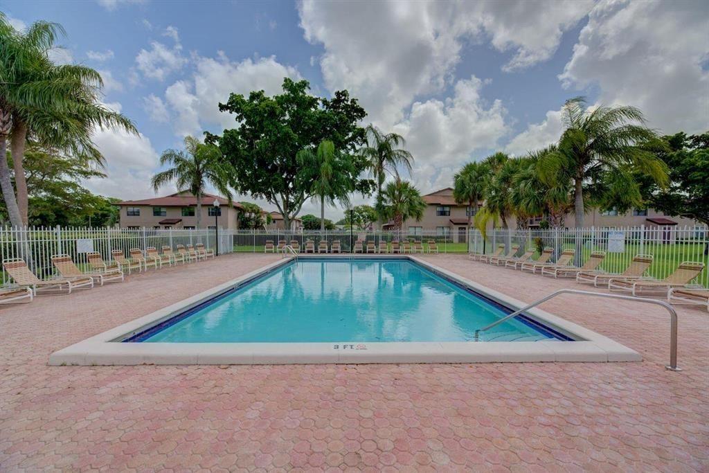 10002 Winding Lake Rd 202