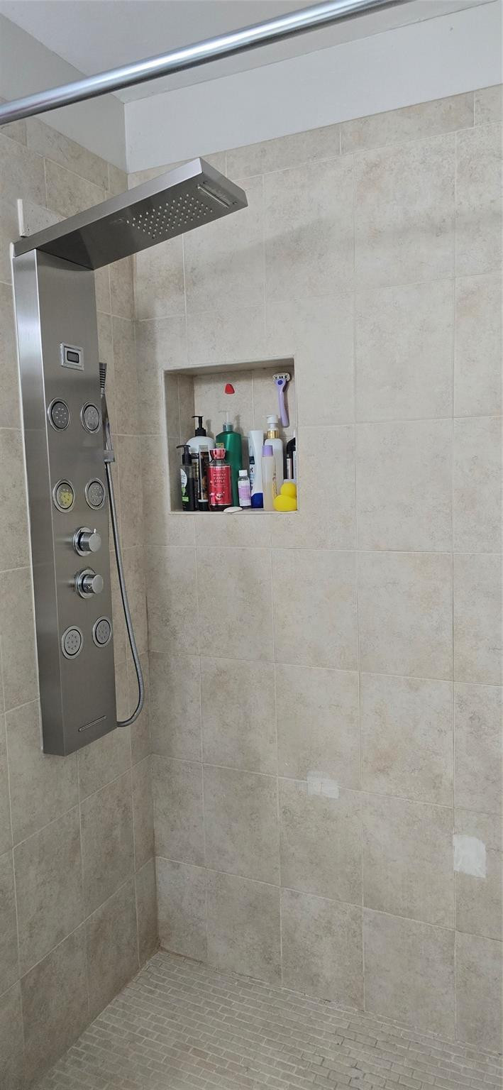 10002 Winding Lake Rd 202