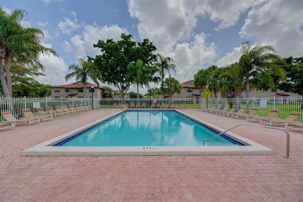 10002 Winding Lake Rd 202