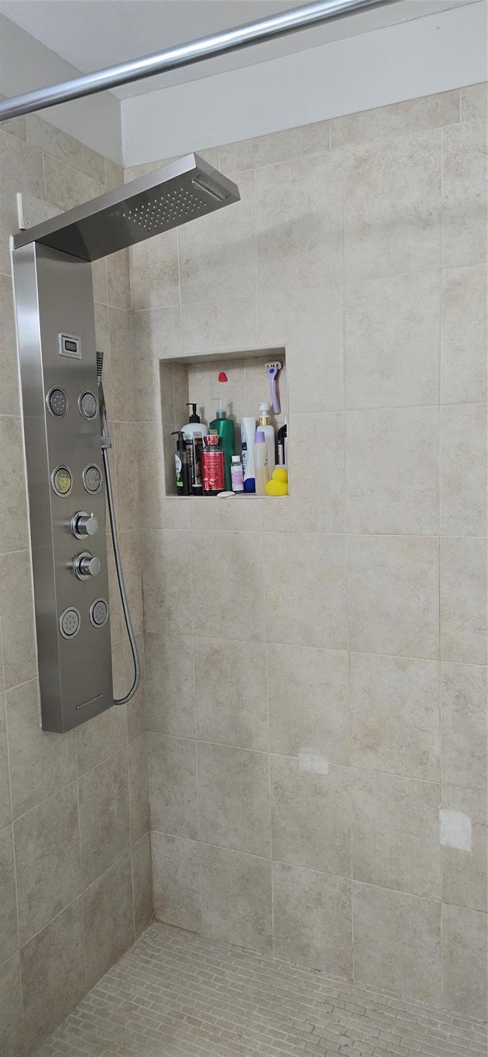 10002 Winding Lake Rd 202