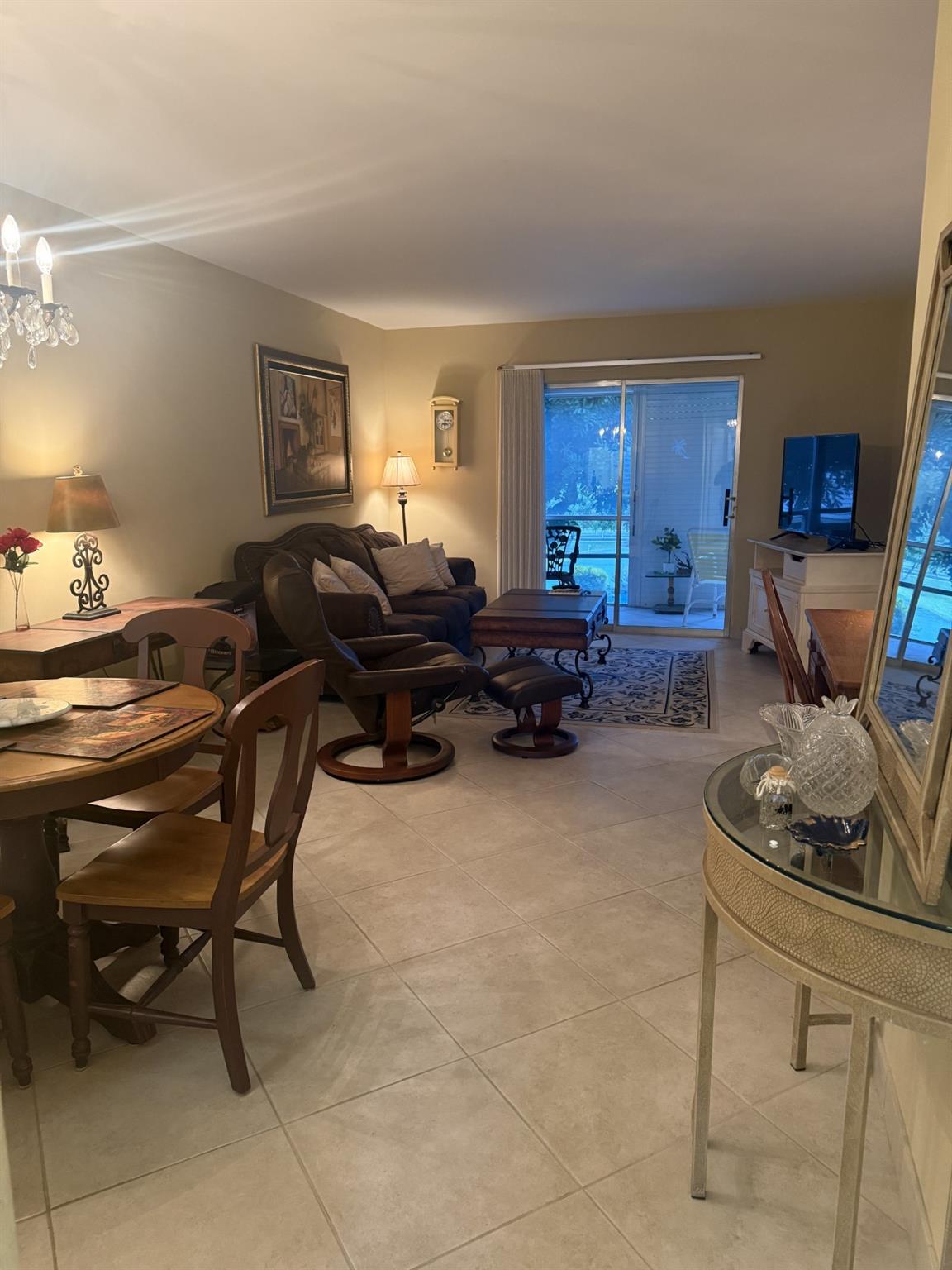 2050 NE 39th St 211W