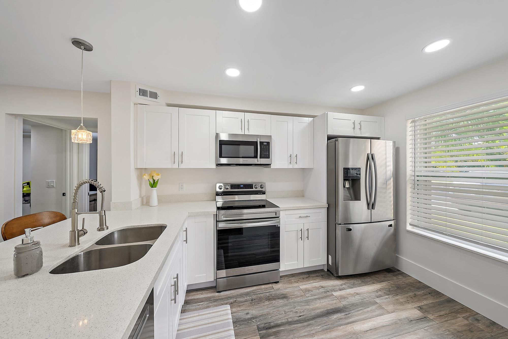 6928 Briarlake 102