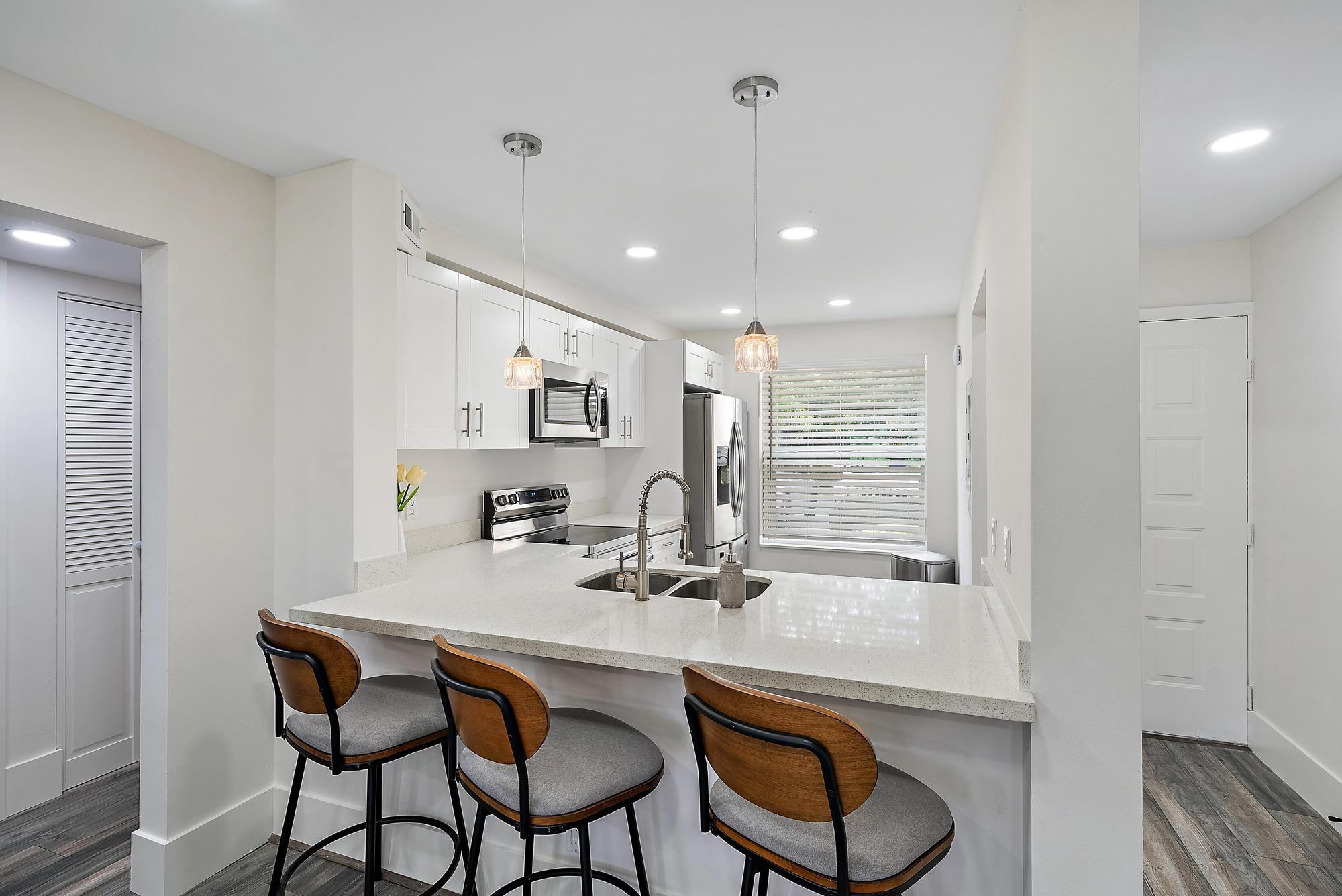 6928 Briarlake 102