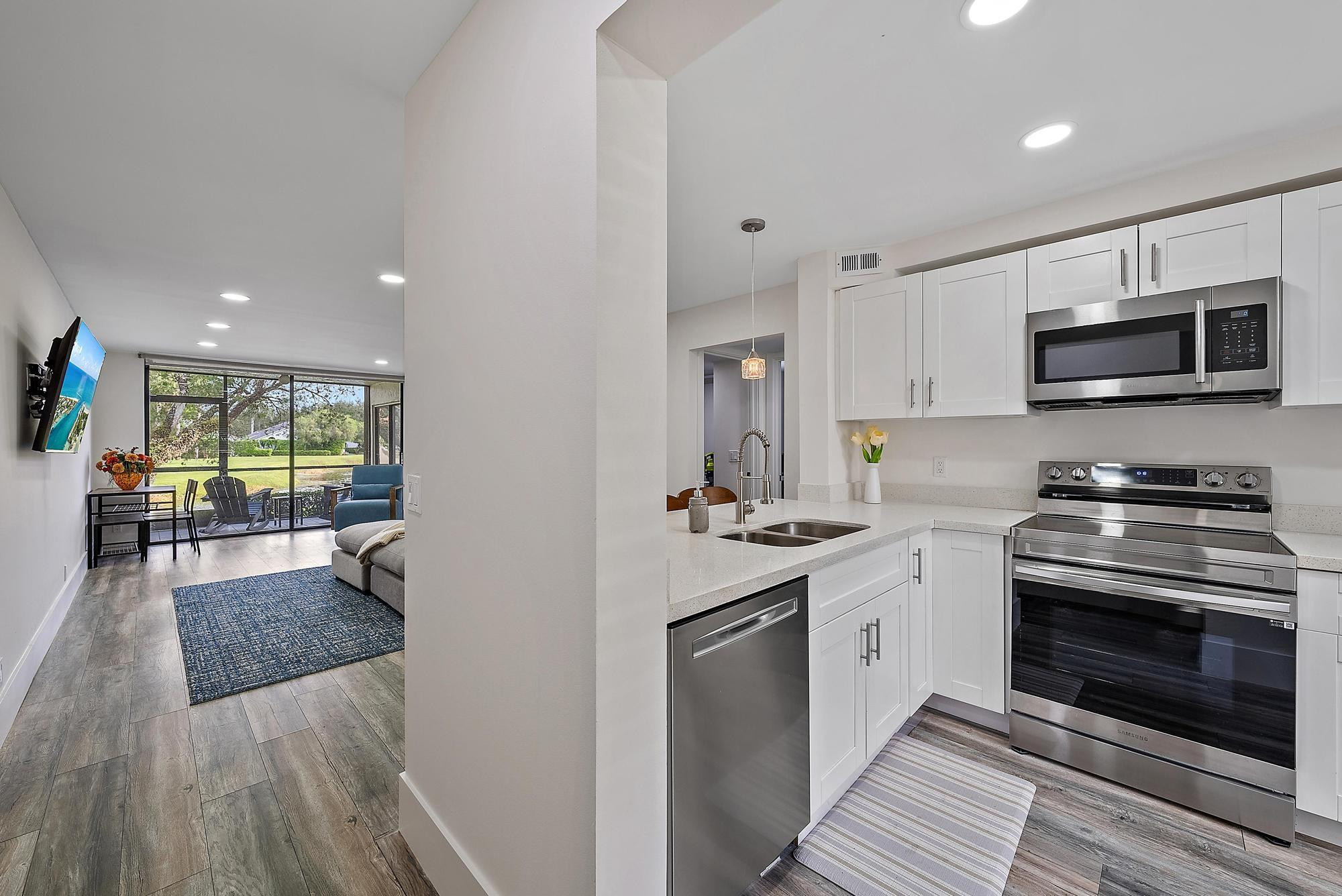 6928 Briarlake 102