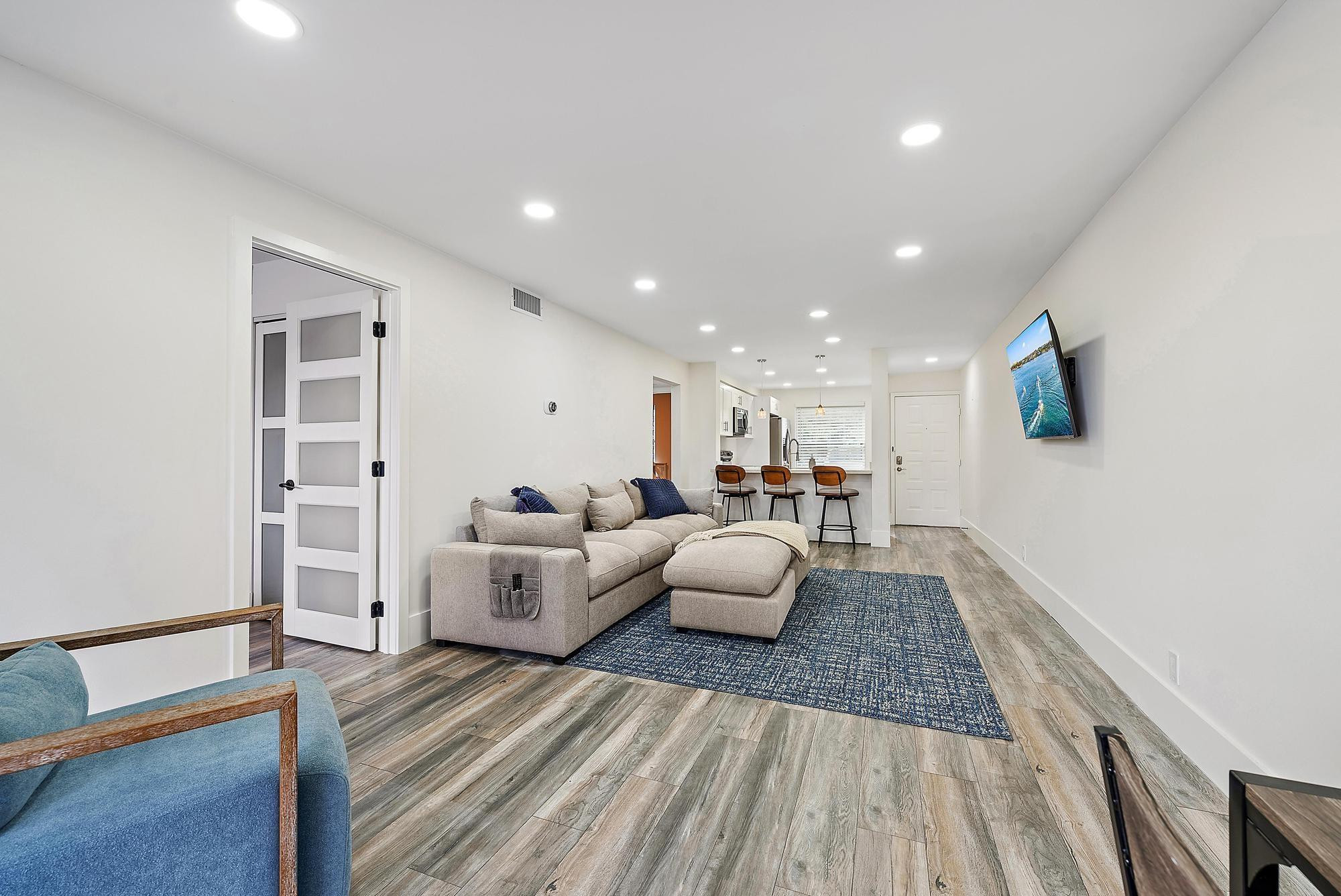 6928 Briarlake 102