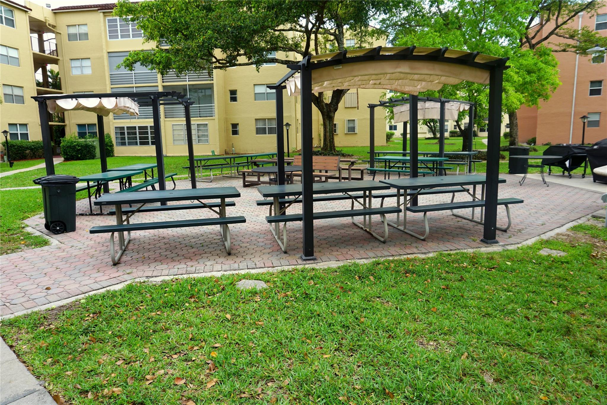 2851 Somerset Dr 103