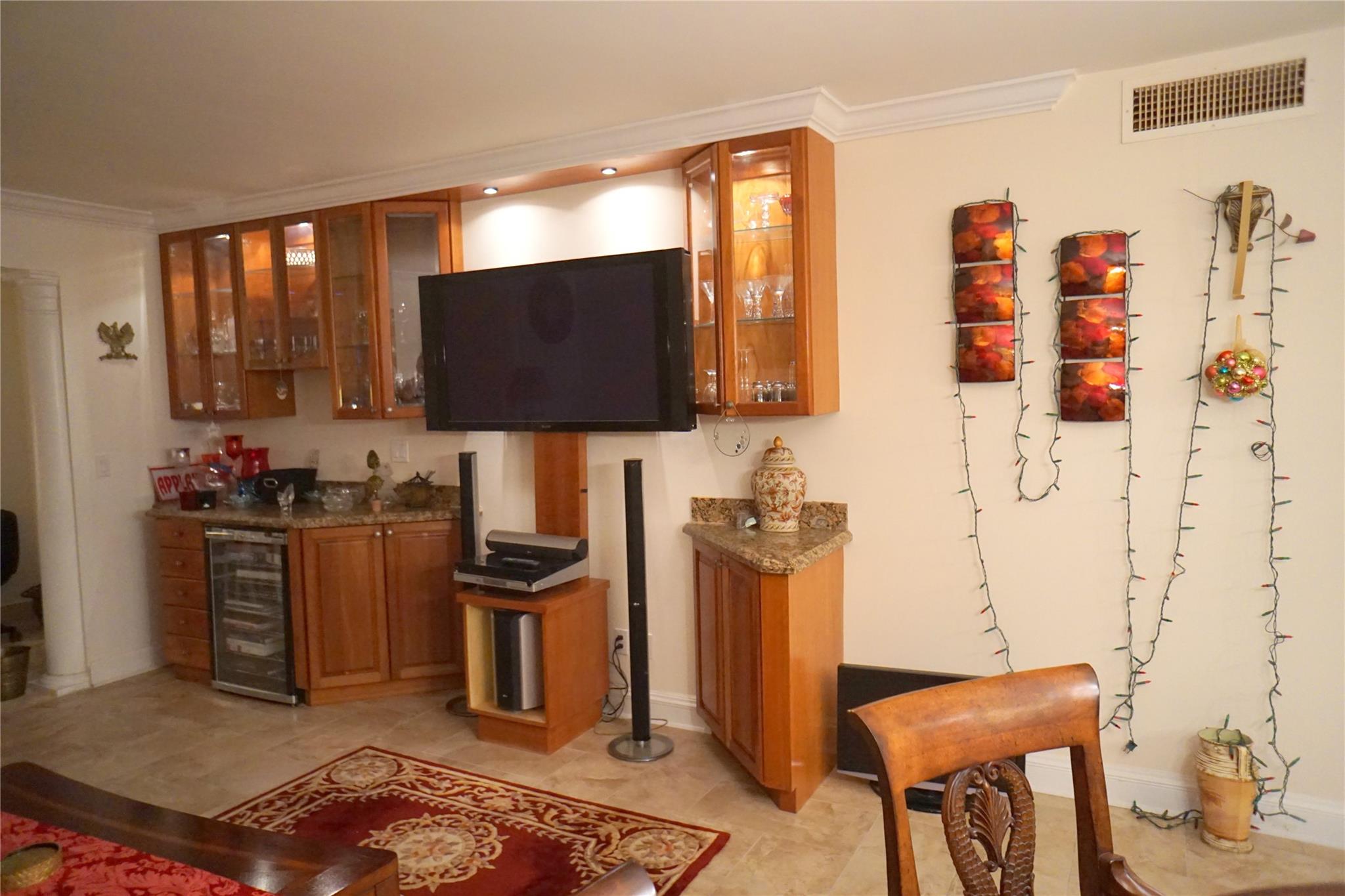 2851 Somerset Dr 103