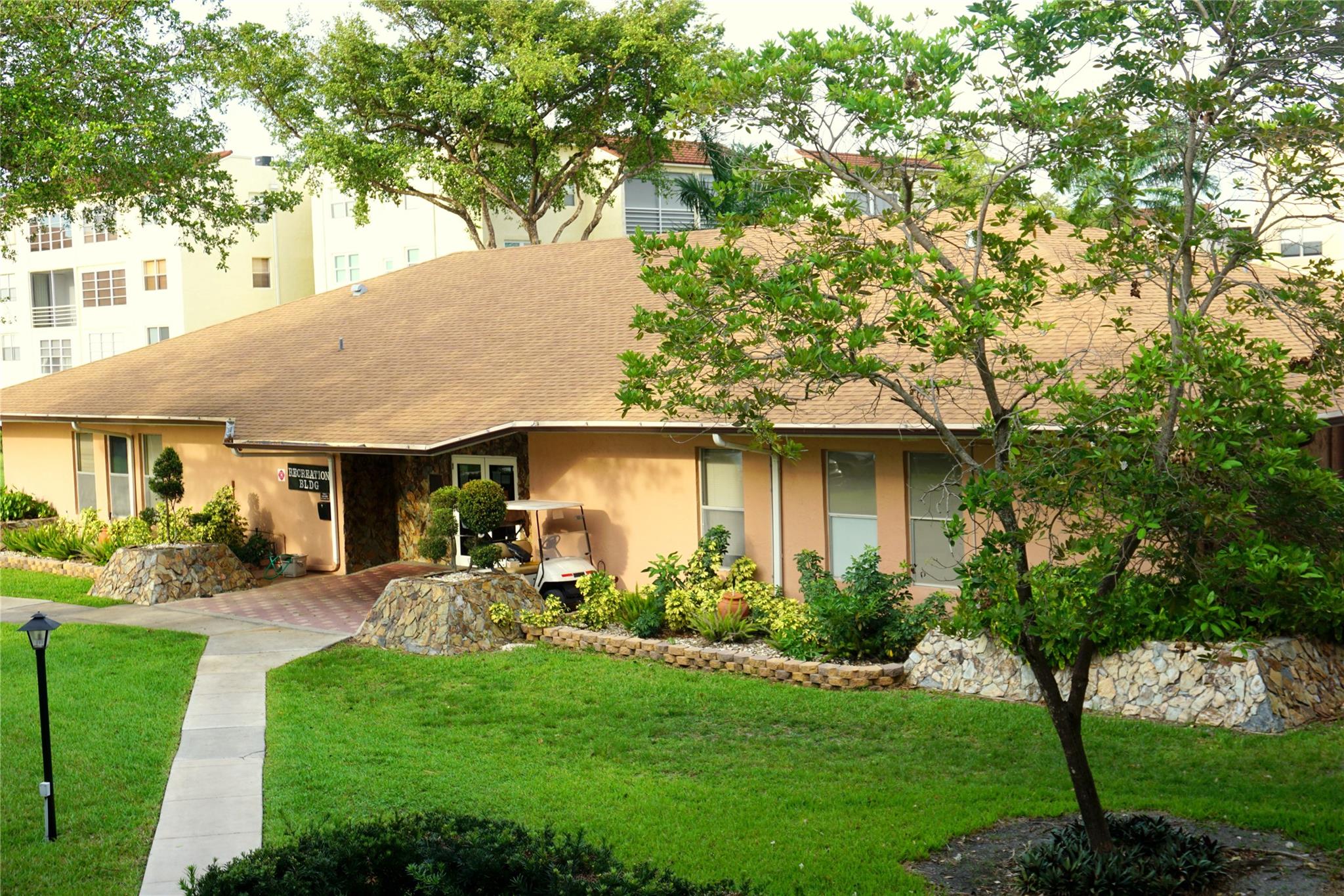 2851 Somerset Dr 103