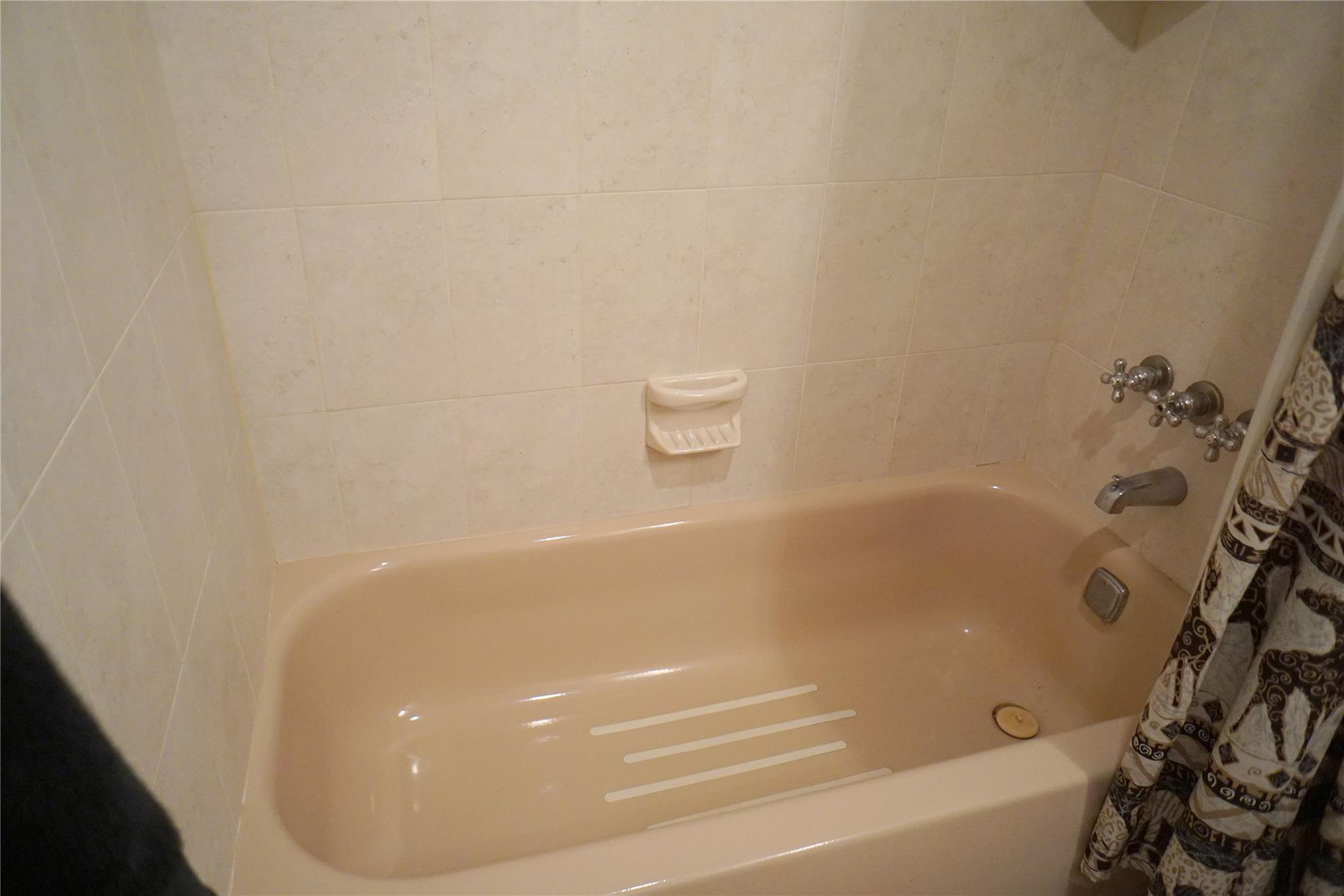 2851 Somerset Dr 103