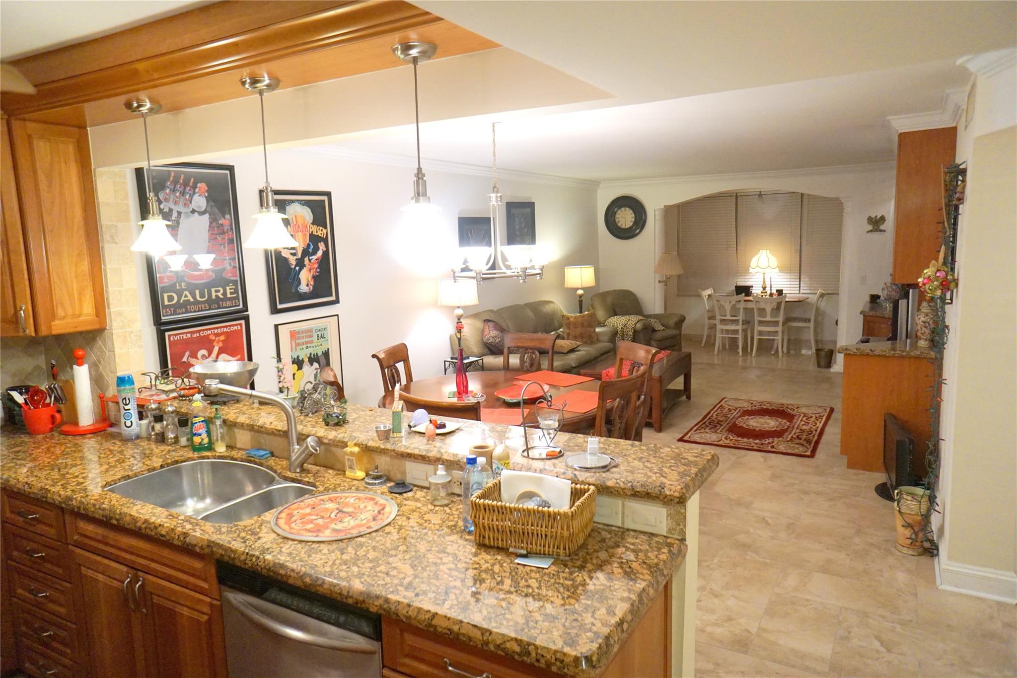 2851 Somerset Dr 103