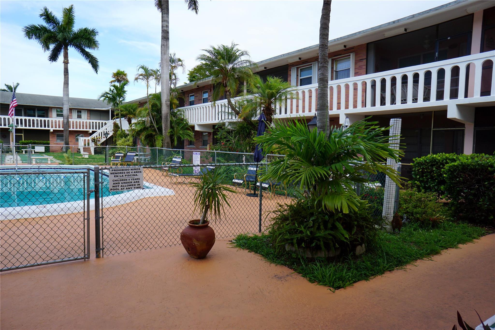 160 NE 8th Ave 25 B