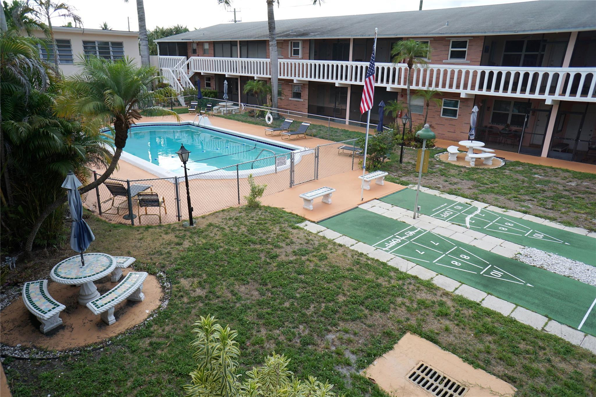 160 NE 8th Ave 25 B