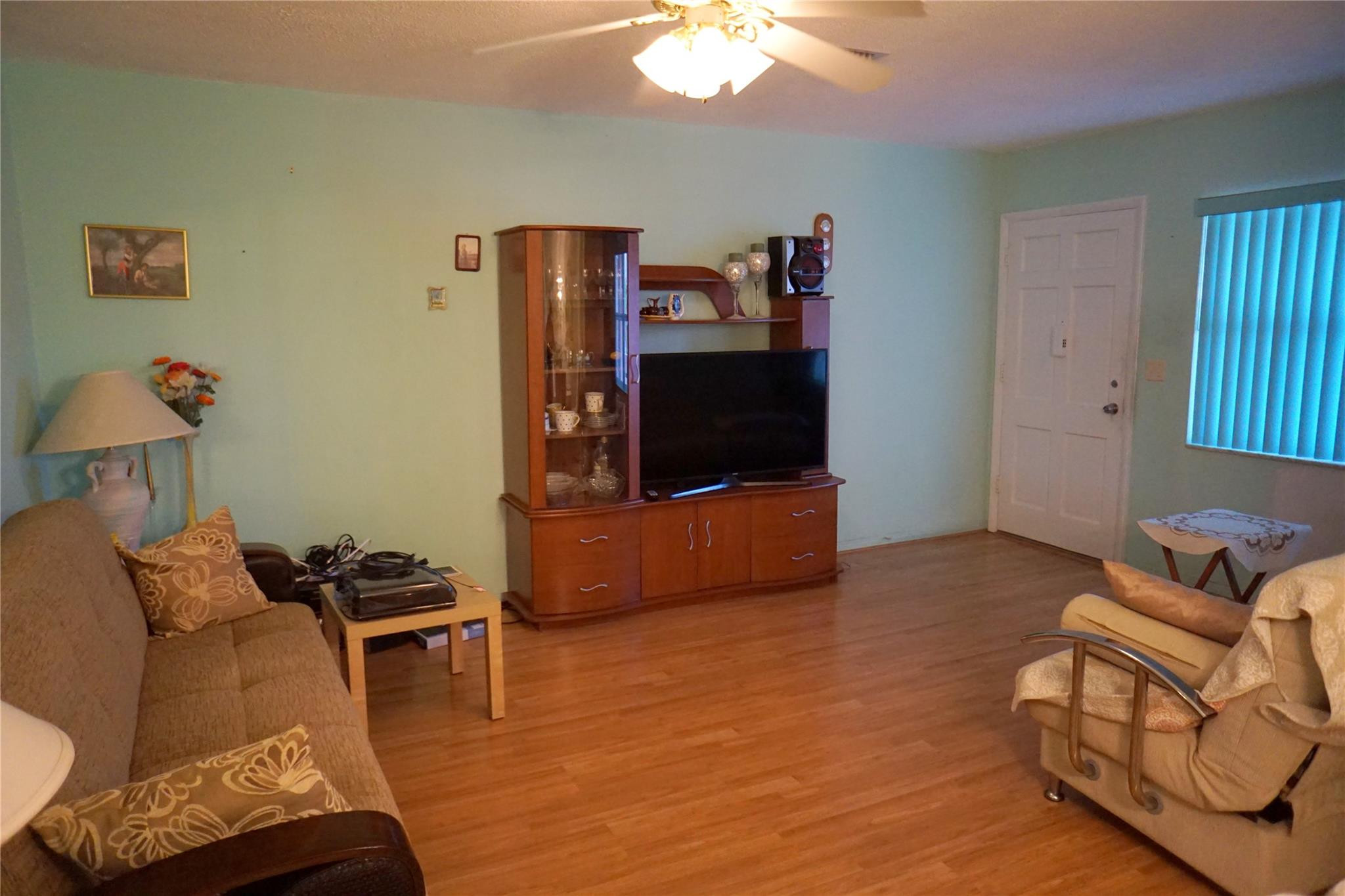 160 NE 8th Ave 25 B