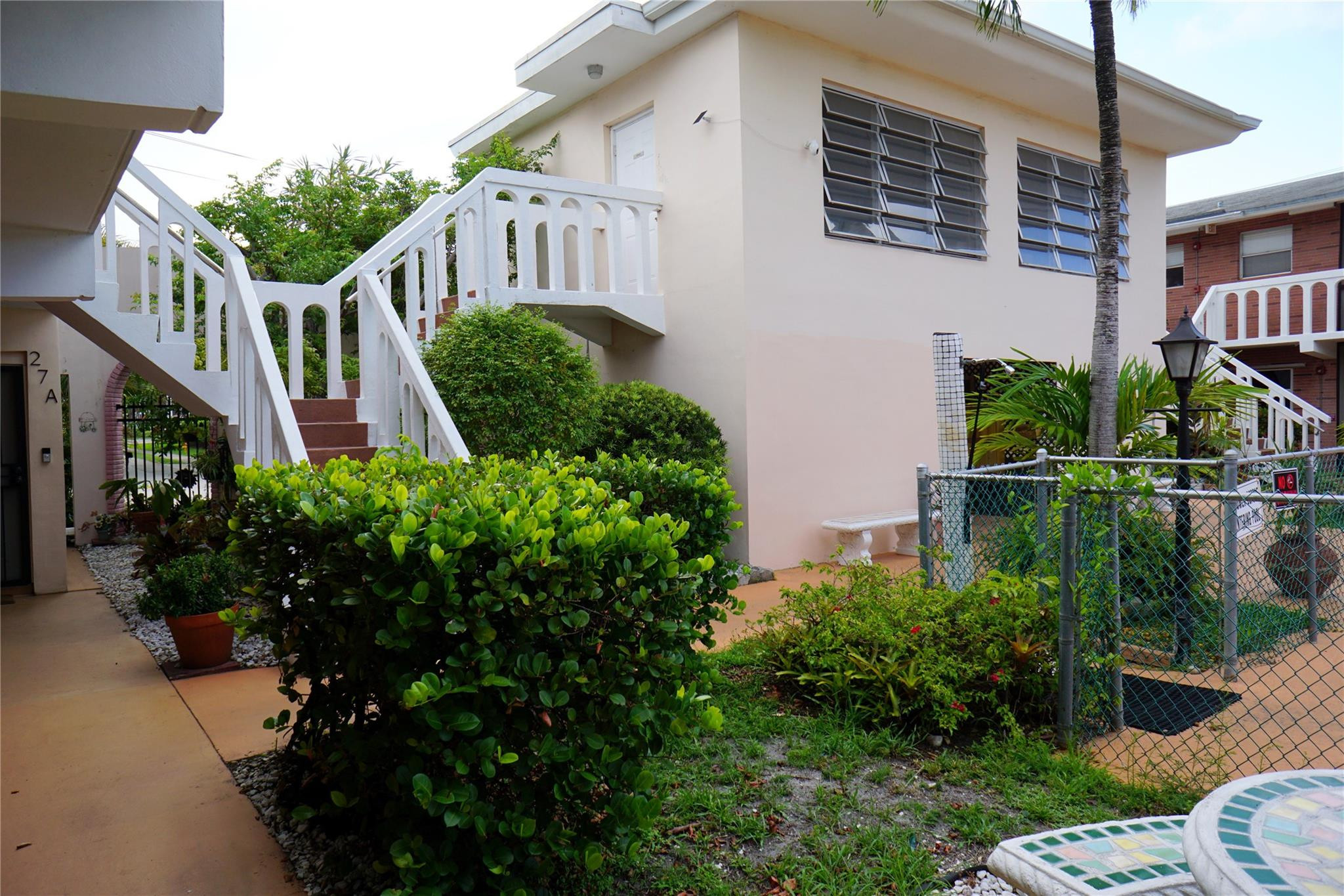 160 NE 8th Ave 25 B