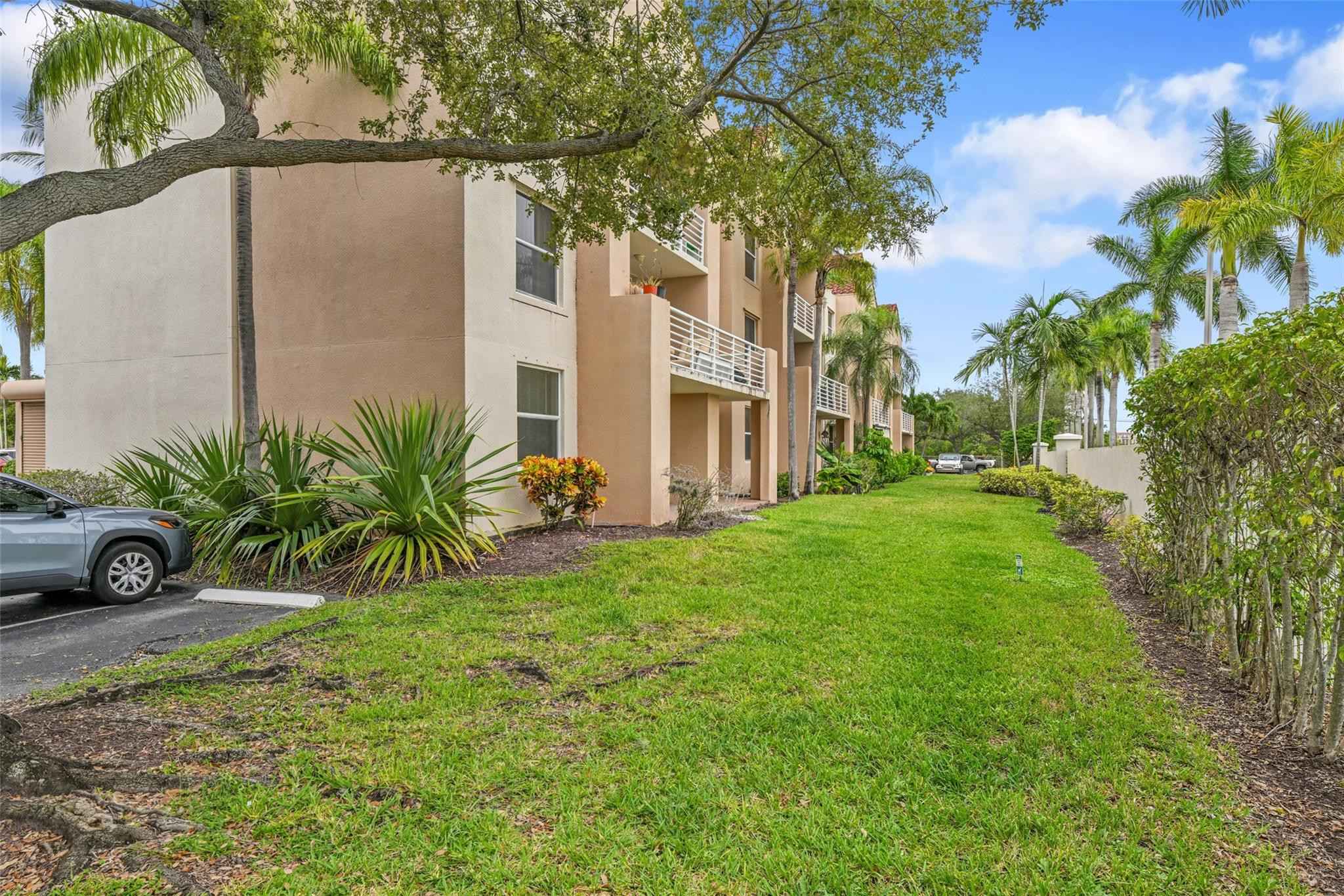 2711 Ocean Club Blvd 204