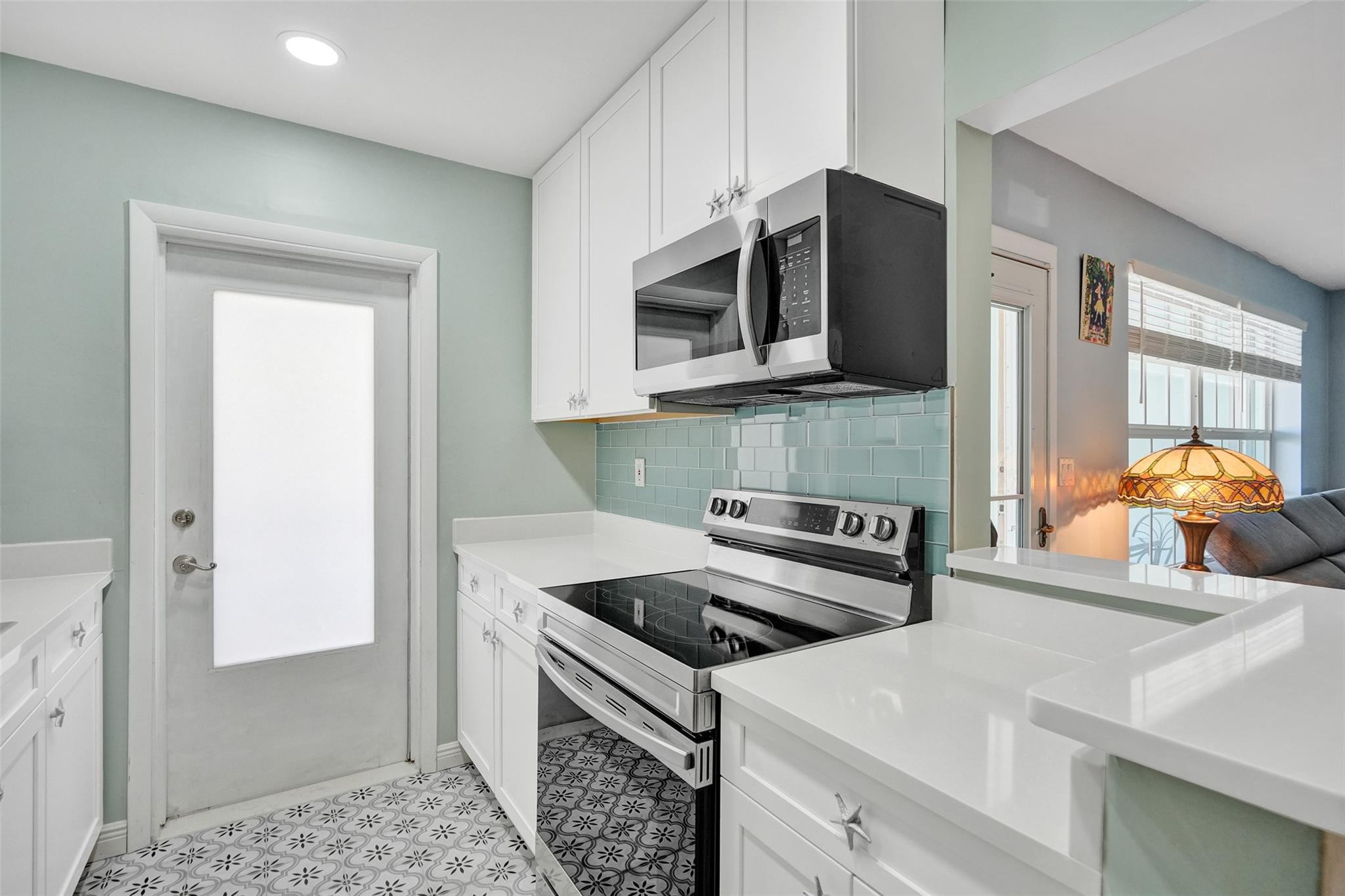 931 SE 9th Ave 13