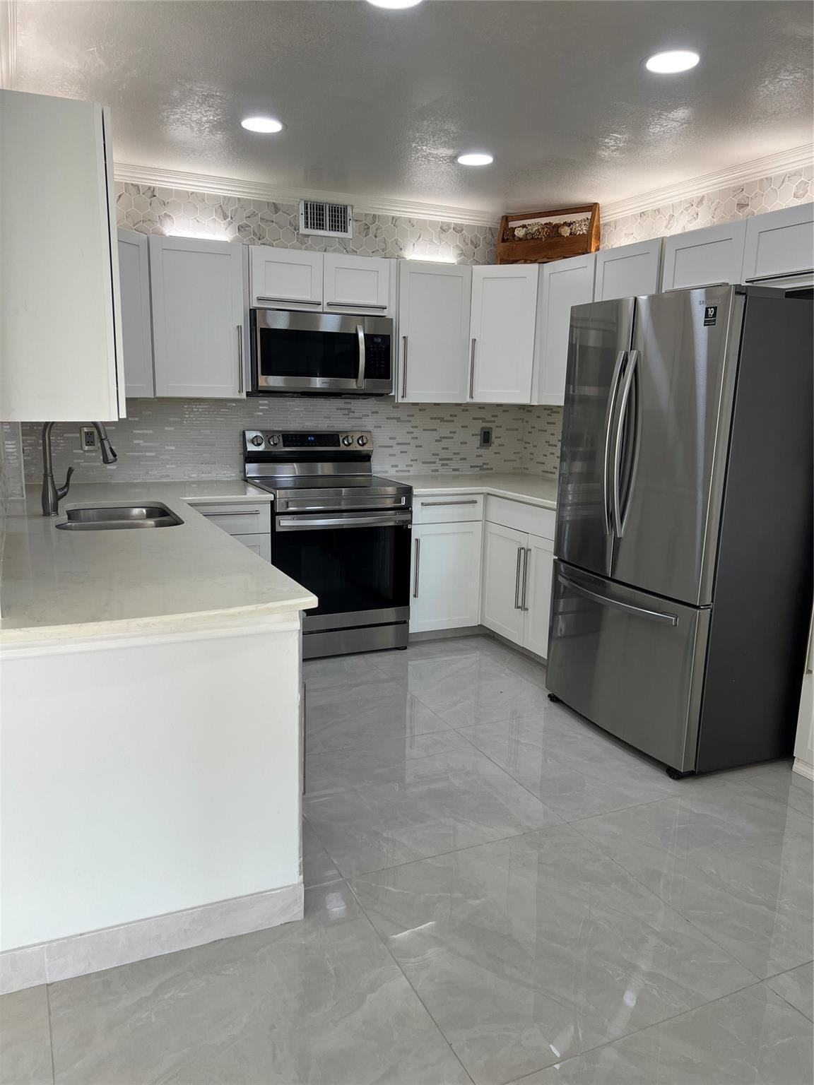 13851 Oneida Dr H1