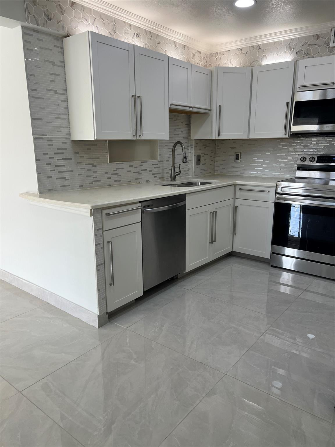 13851 Oneida Dr H1