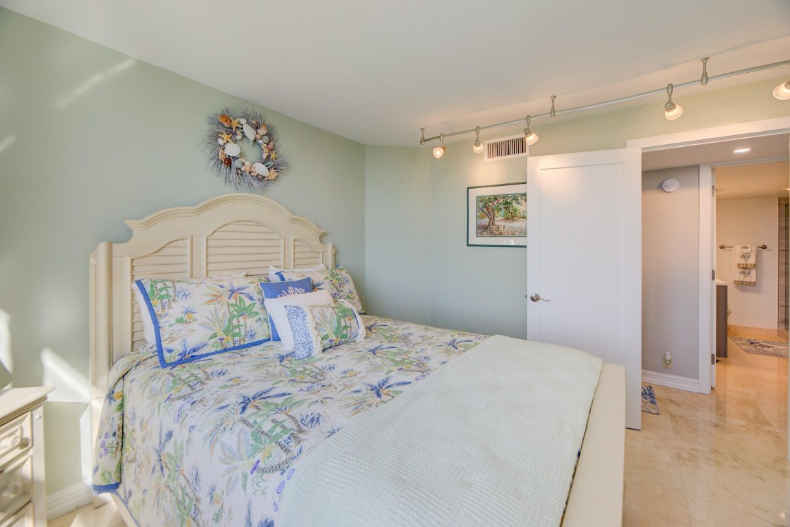 1 Las Olas Circle 1205