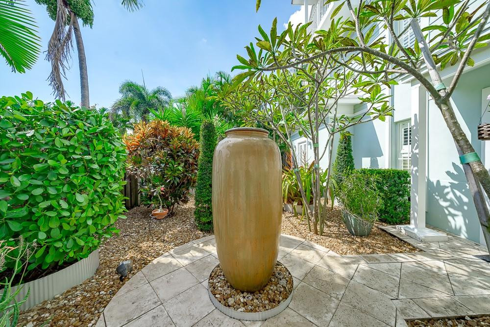 1112 NE 17th Way 1112