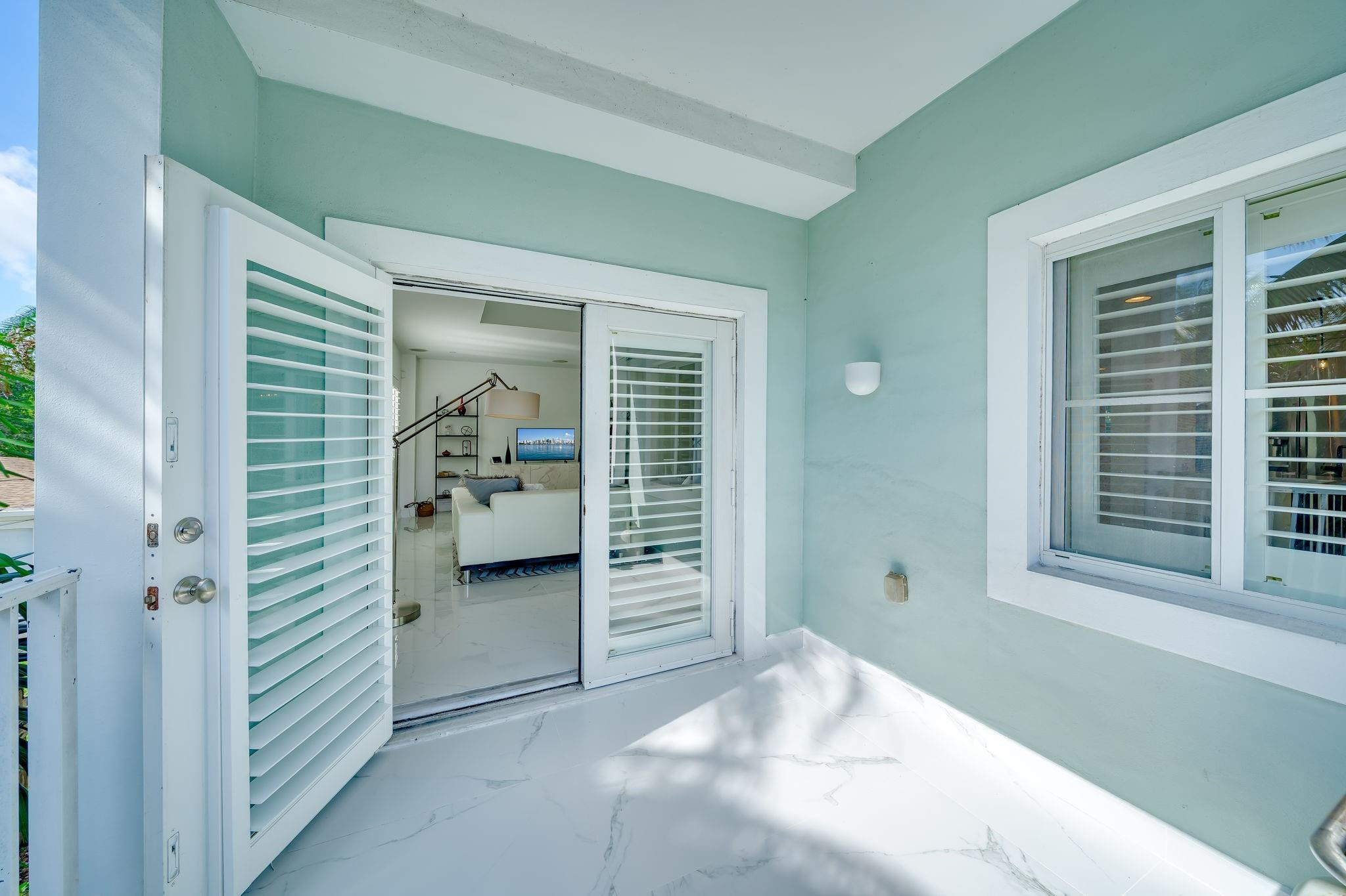 1112 NE 17th Way 1112