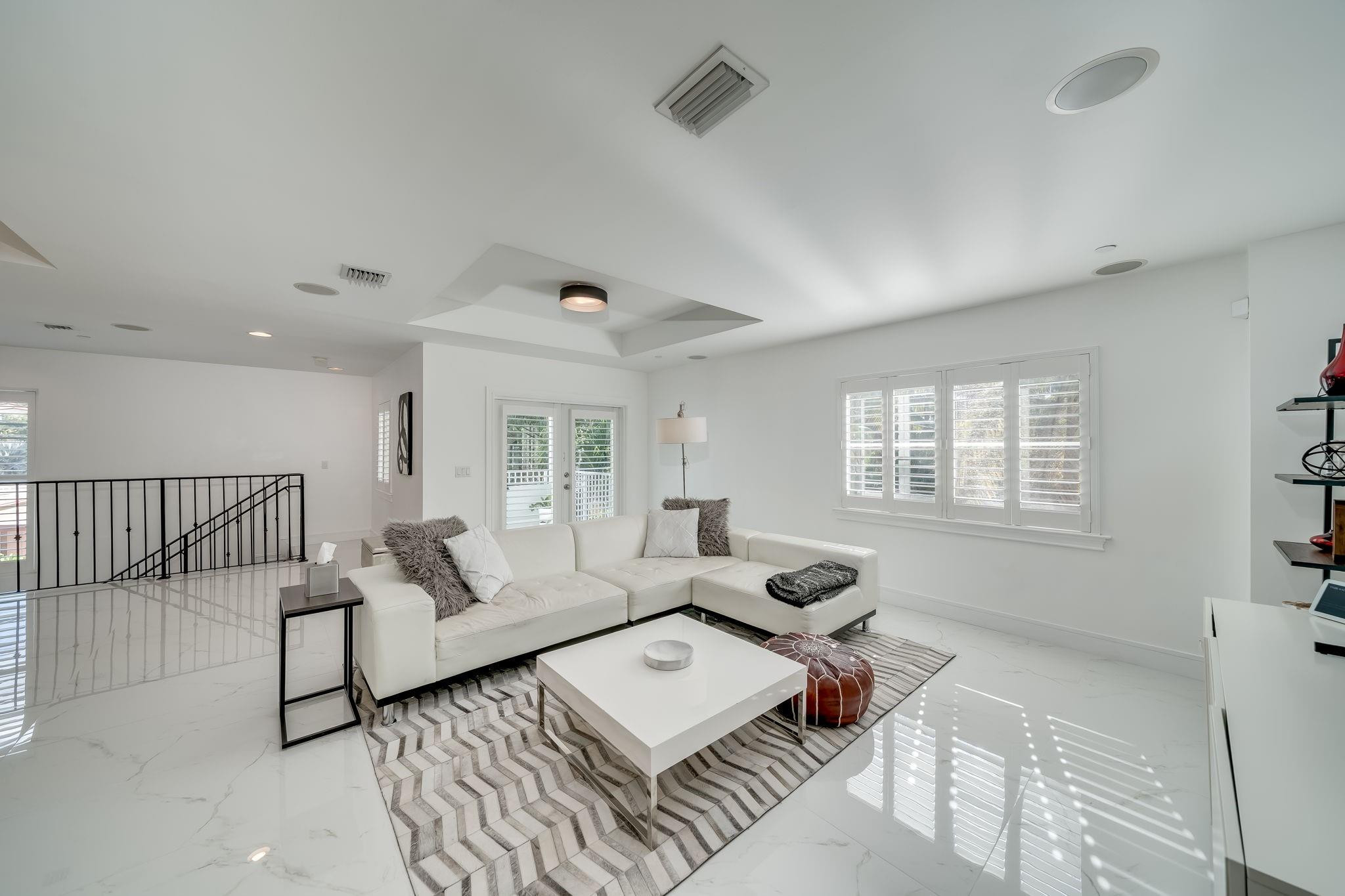 1112 NE 17th Way 1112