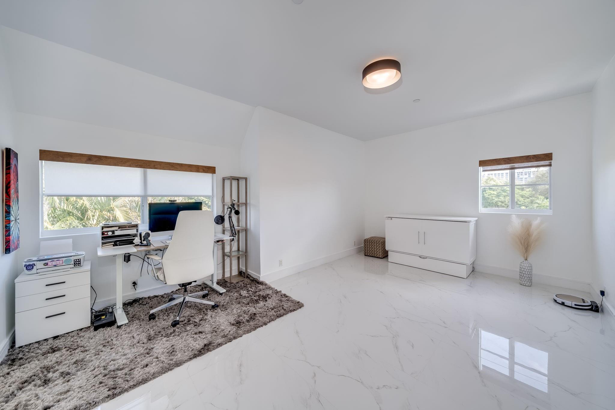 1112 NE 17th Way 1112