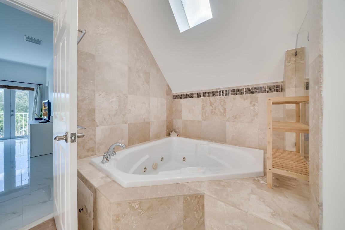 1112 NE 17th Way 1112