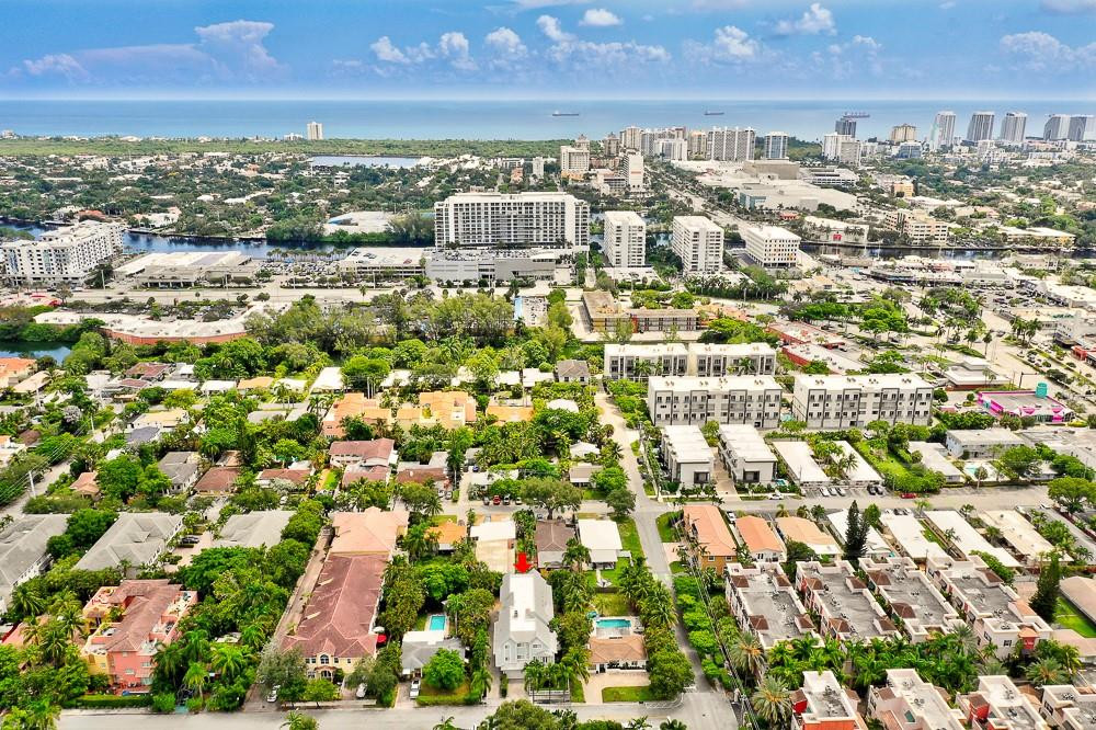 1112 NE 17th Way 1112