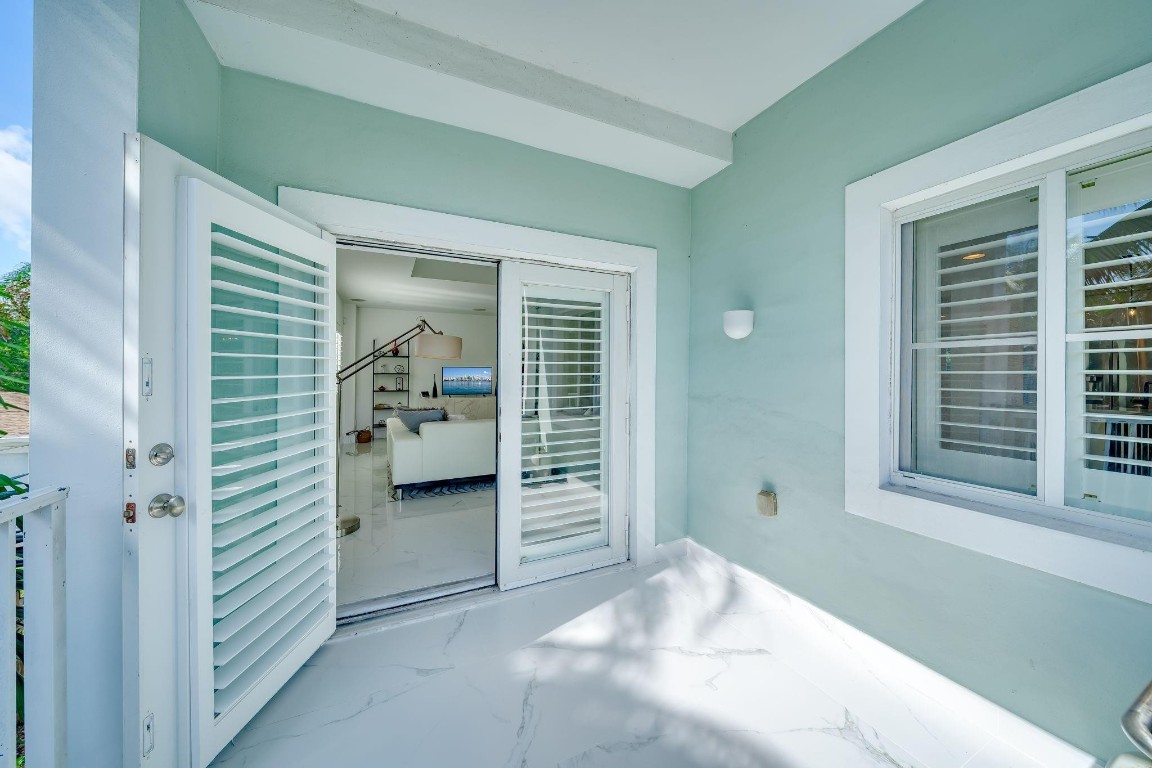 1112 NE 17th Way 1112