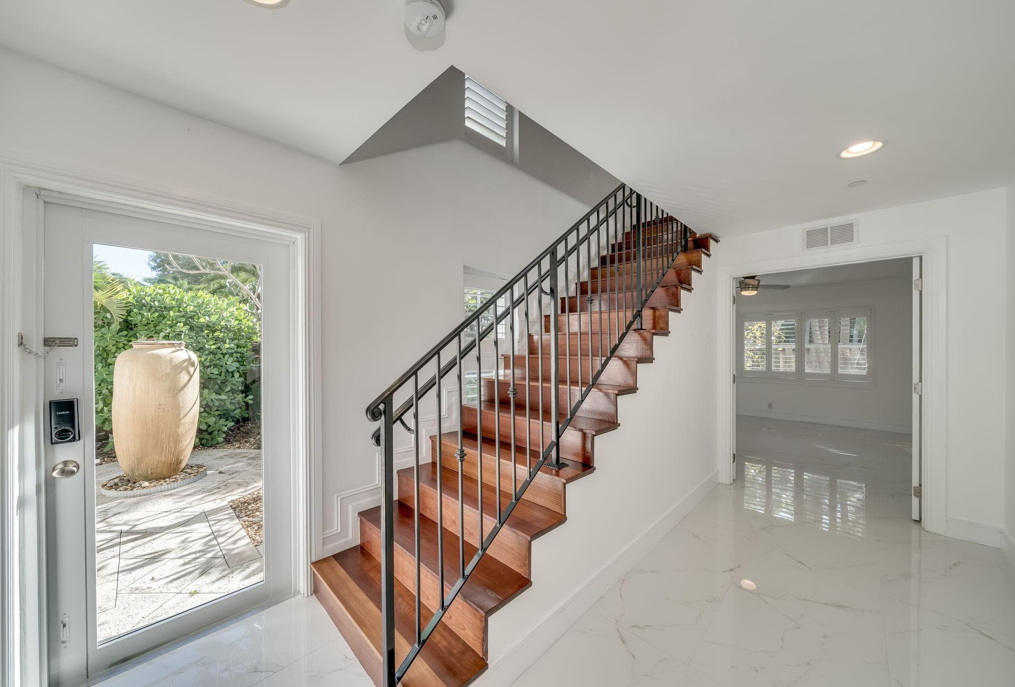 1112 NE 17th Way 1112