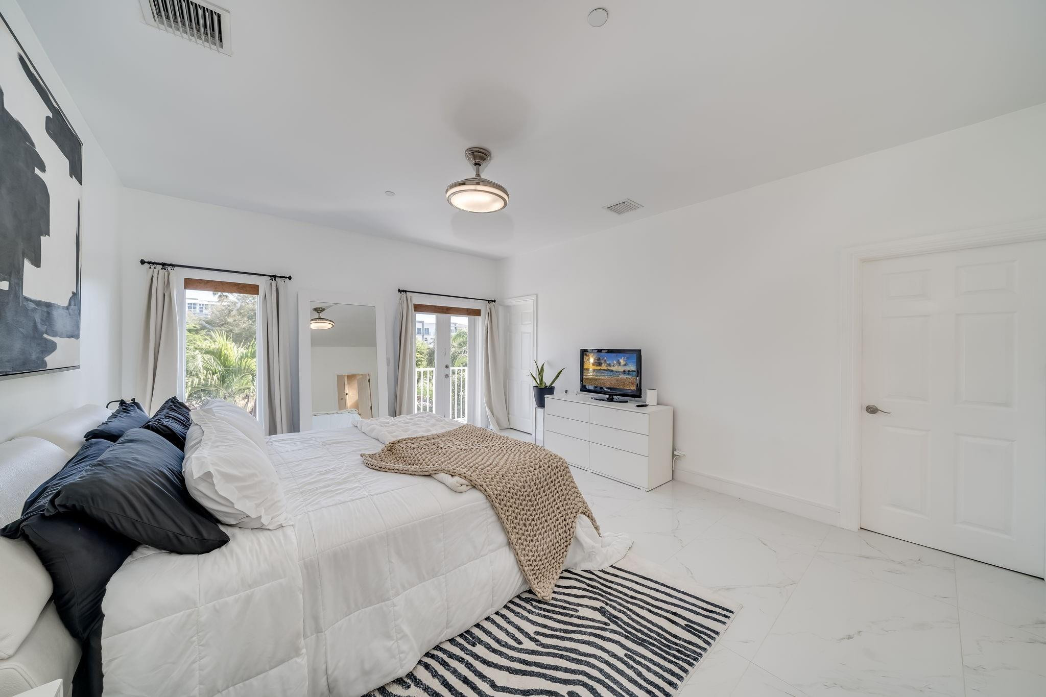 1112 NE 17th Way 1112