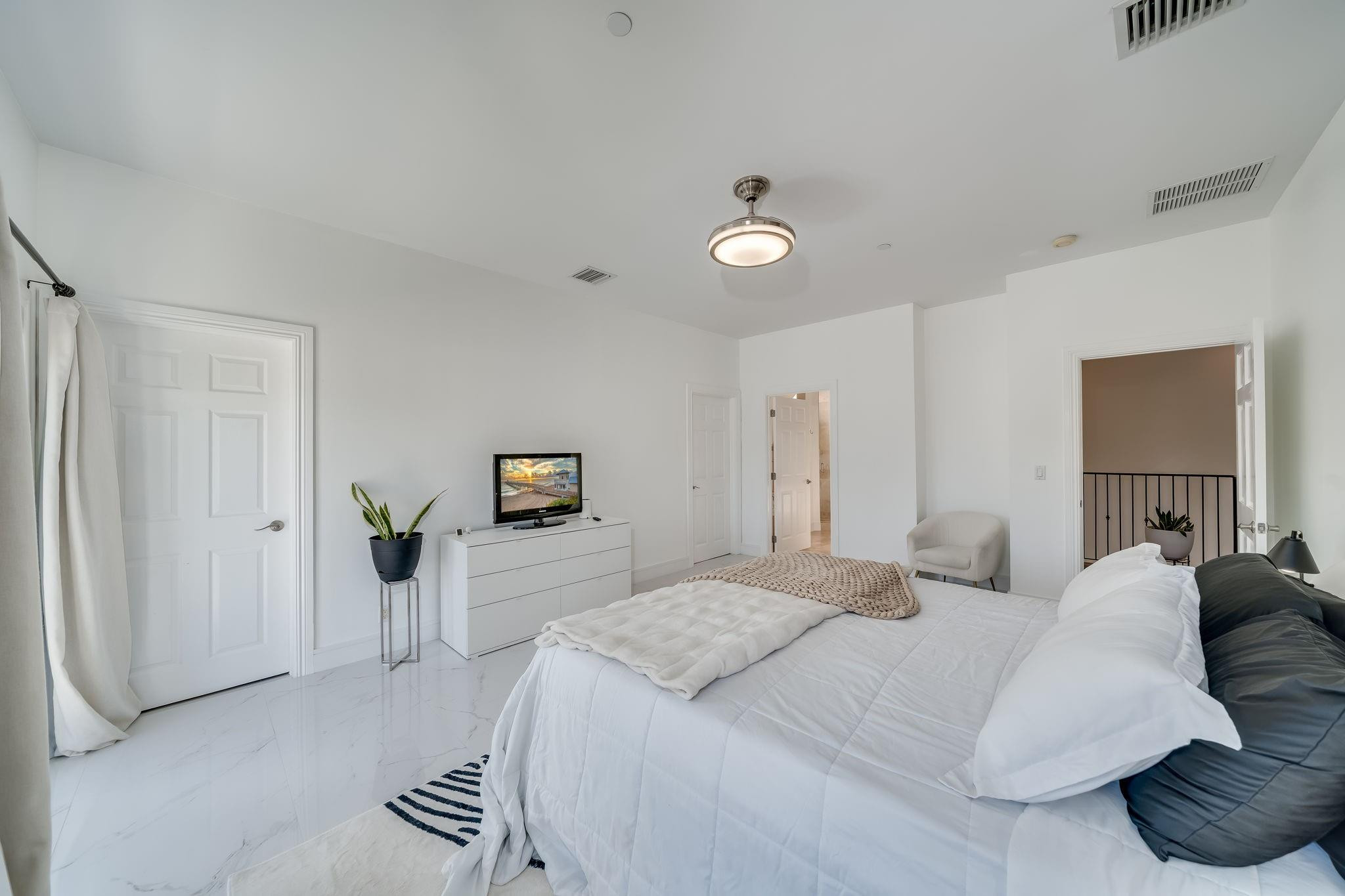 1112 NE 17th Way 1112