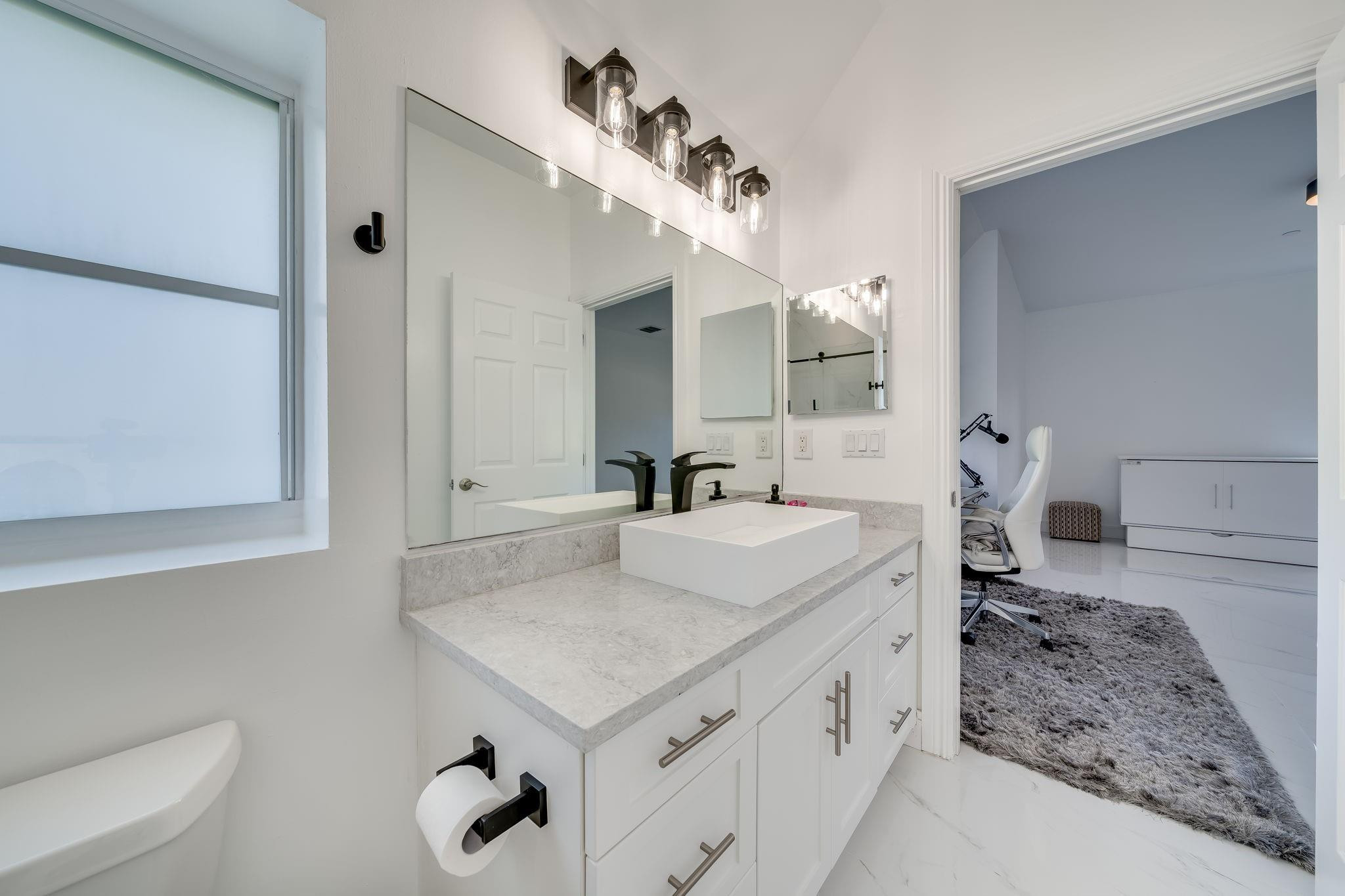 1112 NE 17th Way 1112