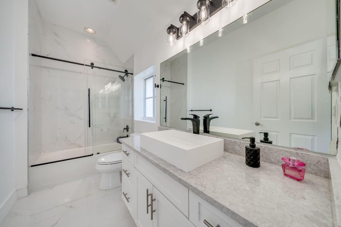 1112 NE 17th Way 1112