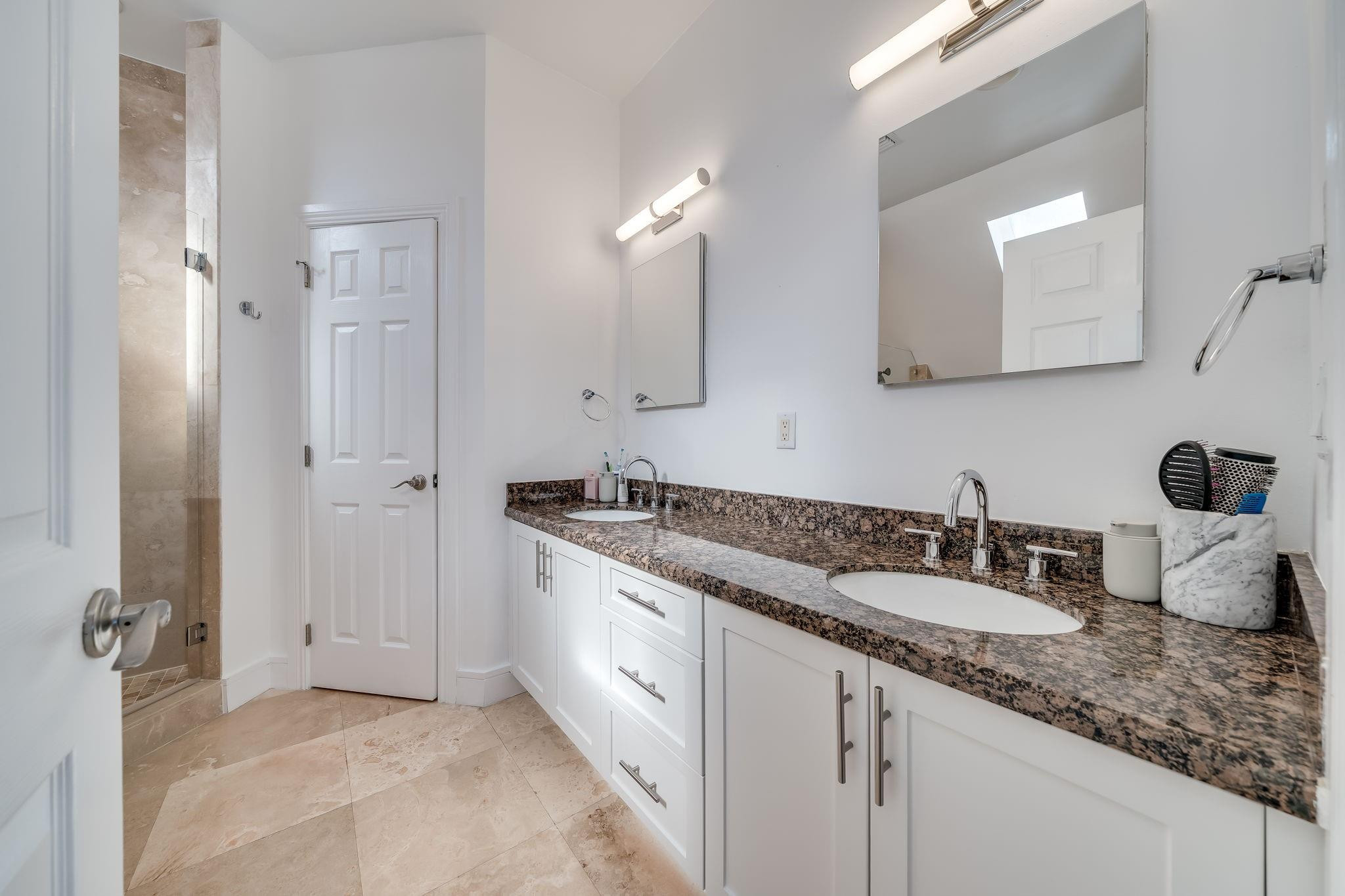 1112 NE 17th Way 1112