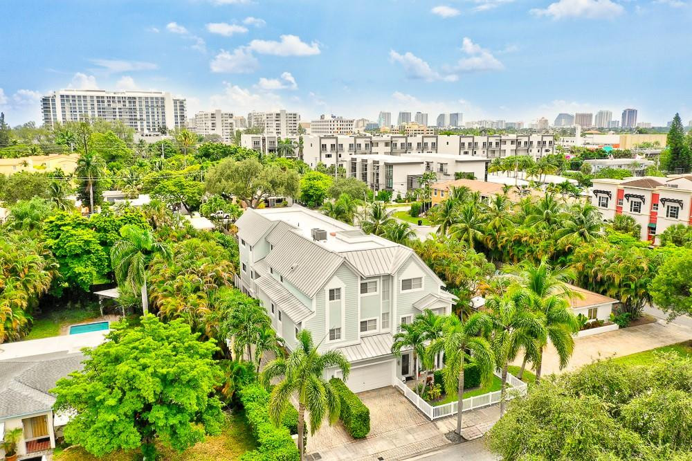 1112 NE 17th Way 1112