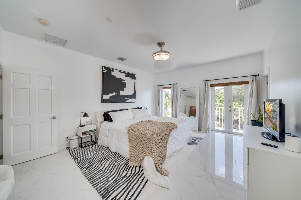 1112 NE 17th Way 1112