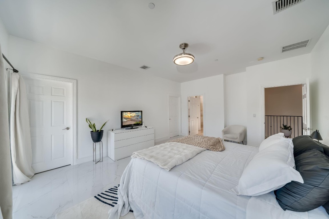 1112 NE 17th Way 1112